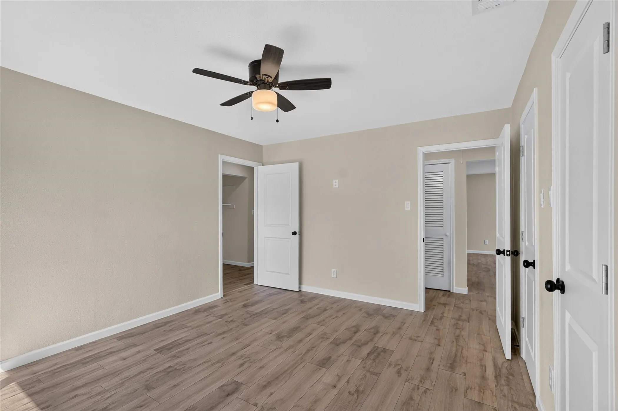 Single Family Residence For Sale in Tarrant County , 4044 Stanley Avenue, Fort Worth, Texas 76110, 3 Bedroom, 2 Bathroom, 1 Garage spaces, 1,340 Sqft, built in 1949, mls#21393623, Real Estate Agent in Fort Worth, Homes For Sale in Tarrant county, Homes For Sale in Fort Worth, Realtor in Fort Worth Texas, Real Estate Brokerage Independent Realty Texas, Luminita Cordes Realtor