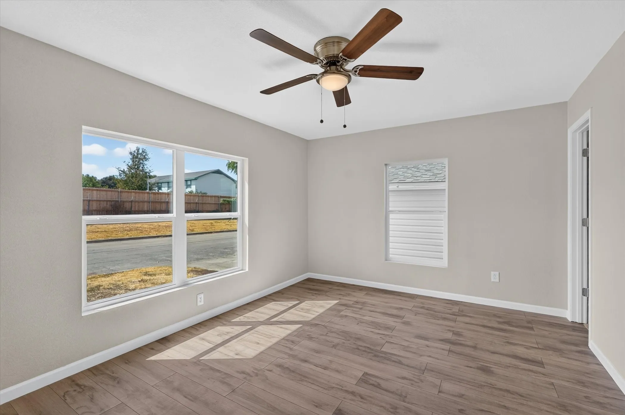 Single Family Residence For Sale in Tarrant County , 4044 Stanley Avenue, Fort Worth, Texas 76110, 3 Bedroom, 2 Bathroom, 1 Garage spaces, 1,340 Sqft, built in 1949, mls#21393623, Real Estate Agent in Fort Worth, Homes For Sale in Tarrant county, Homes For Sale in Fort Worth, Realtor in Fort Worth Texas, Real Estate Brokerage Independent Realty Texas, Luminita Cordes Realtor