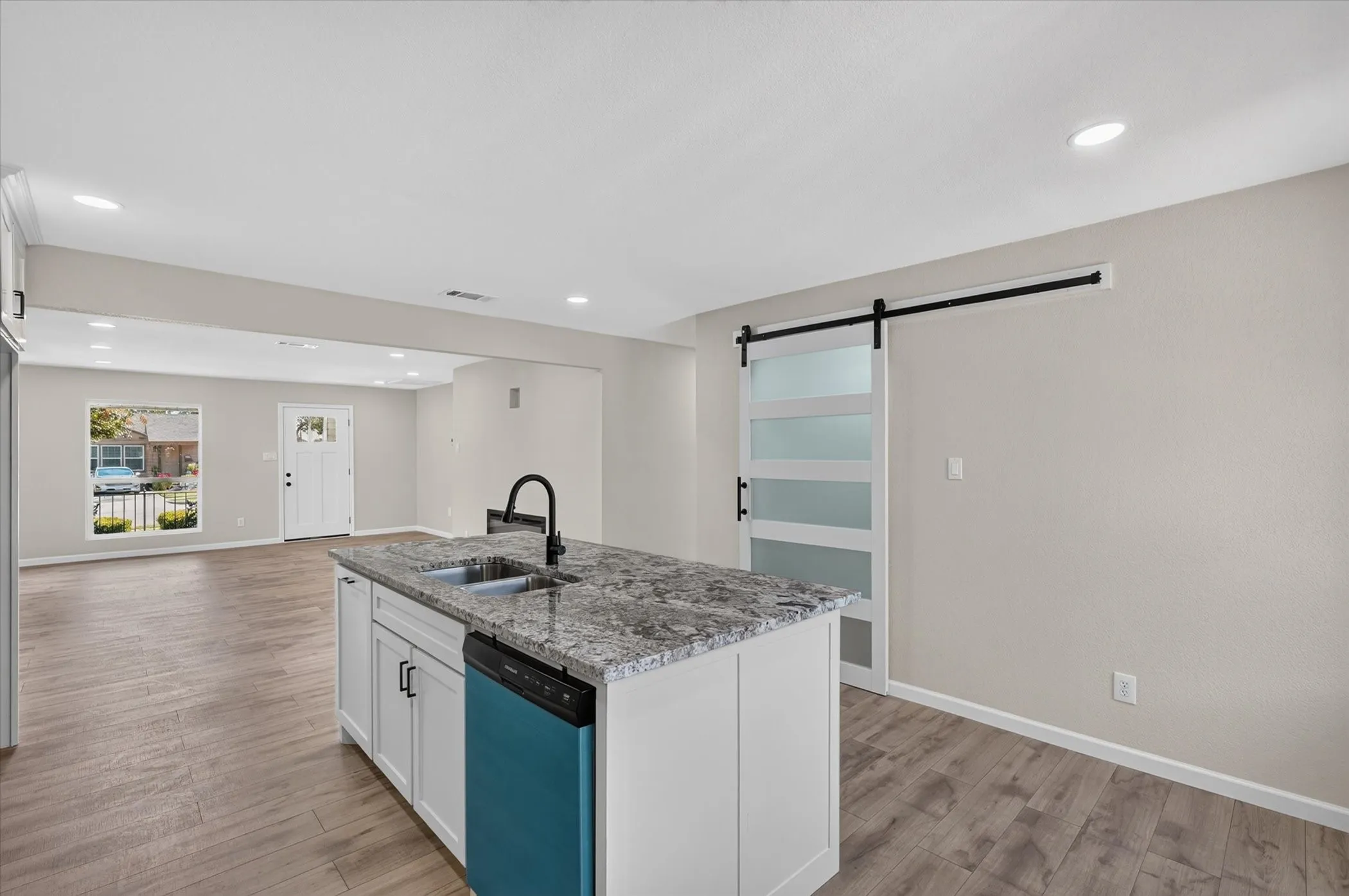 Single Family Residence For Sale in Tarrant County , 4044 Stanley Avenue, Fort Worth, Texas 76110, 3 Bedroom, 2 Bathroom, 1 Garage spaces, 1,340 Sqft, built in 1949, mls#21393623, Real Estate Agent in Fort Worth, Homes For Sale in Tarrant county, Homes For Sale in Fort Worth, Realtor in Fort Worth Texas, Real Estate Brokerage Independent Realty Texas, Luminita Cordes Realtor
