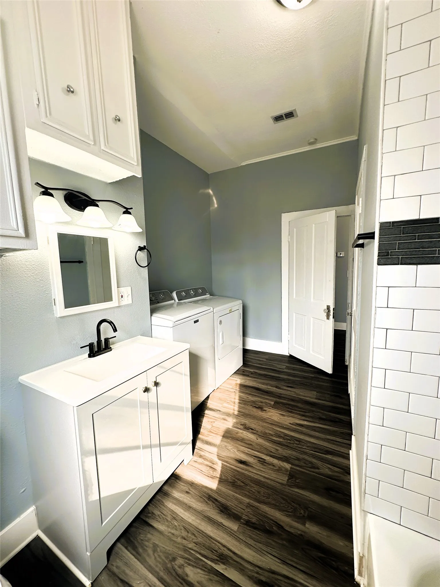 Single Family Residence For Sale in Navarro County , 413 E 3rd Street, Blooming Grove, Texas 76626, 3 Bedroom, 1 Bathroom, Garage spaces, 1,120 Sqft, built in 2000, mls#21390264, Real Estate Agent in Blooming Grove, Homes For Sale in Navarro county, Homes For Sale in Blooming Grove, Realtor in Blooming Grove Texas, Real Estate Brokerage Independent Realty Texas, Luminita Cordes Realtor