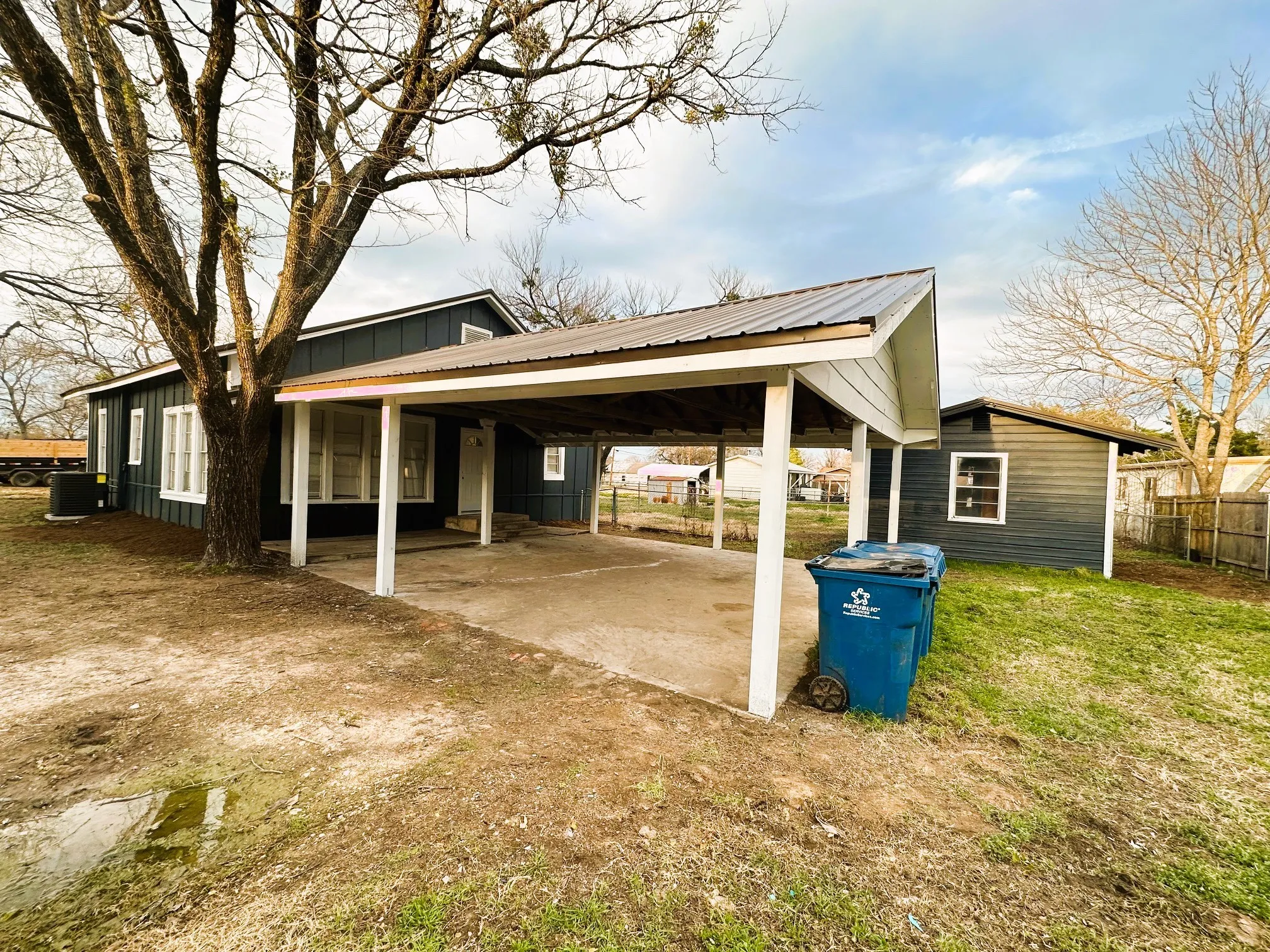 Single Family Residence For Sale in Navarro County , 413 E 3rd Street, Blooming Grove, Texas 76626, 3 Bedroom, 1 Bathroom, Garage spaces, 1,120 Sqft, built in 2000, mls#21390264, Real Estate Agent in Blooming Grove, Homes For Sale in Navarro county, Homes For Sale in Blooming Grove, Realtor in Blooming Grove Texas, Real Estate Brokerage Independent Realty Texas, Luminita Cordes Realtor