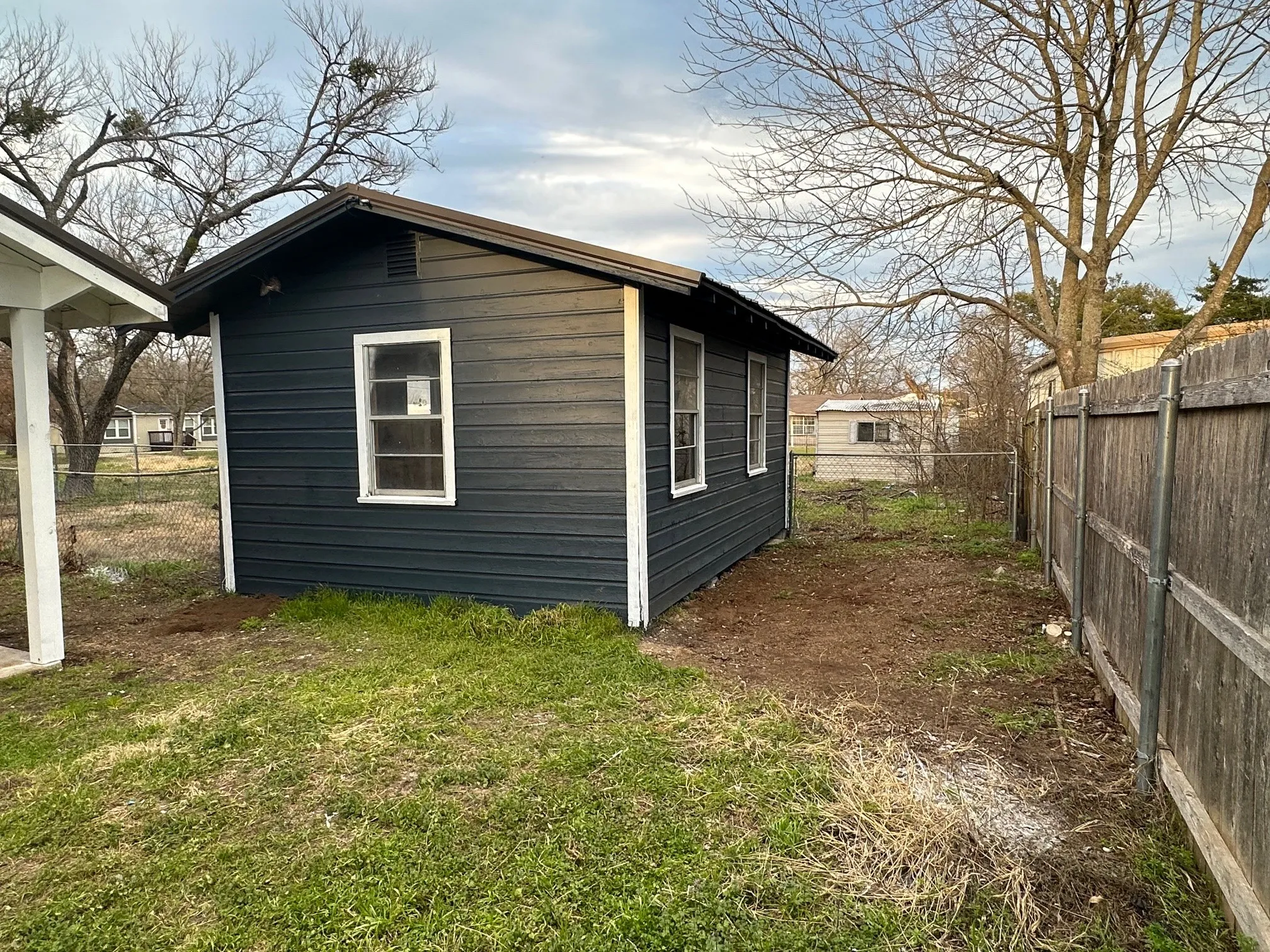 Single Family Residence For Sale in Navarro County , 413 E 3rd Street, Blooming Grove, Texas 76626, 3 Bedroom, 1 Bathroom, Garage spaces, 1,120 Sqft, built in 2000, mls#21390264, Real Estate Agent in Blooming Grove, Homes For Sale in Navarro county, Homes For Sale in Blooming Grove, Realtor in Blooming Grove Texas, Real Estate Brokerage Independent Realty Texas, Luminita Cordes Realtor