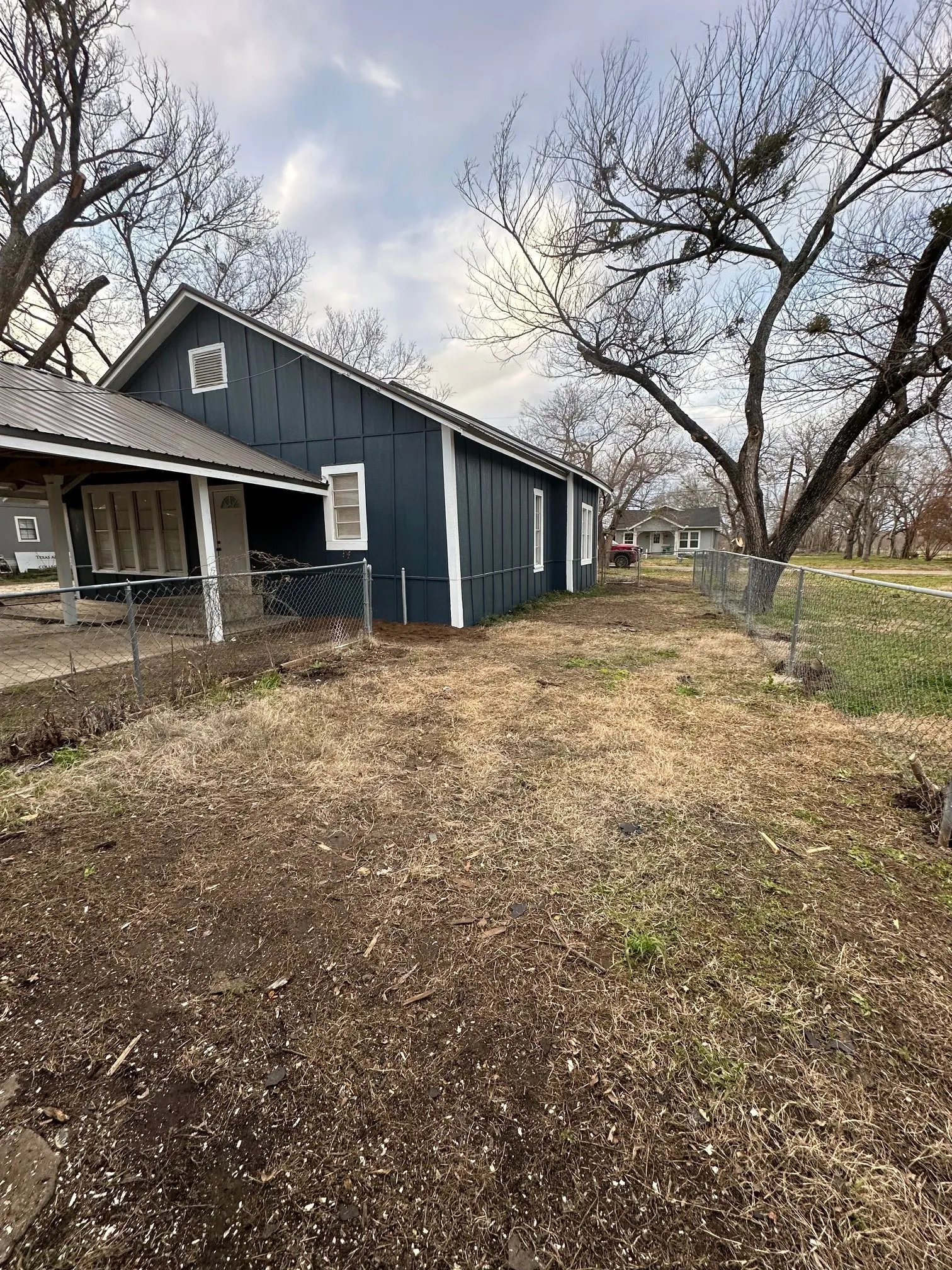 Single Family Residence For Sale in Navarro County , 413 E 3rd Street, Blooming Grove, Texas 76626, 3 Bedroom, 1 Bathroom, Garage spaces, 1,120 Sqft, built in 2000, mls#21390264, Real Estate Agent in Blooming Grove, Homes For Sale in Navarro county, Homes For Sale in Blooming Grove, Realtor in Blooming Grove Texas, Real Estate Brokerage Independent Realty Texas, Luminita Cordes Realtor
