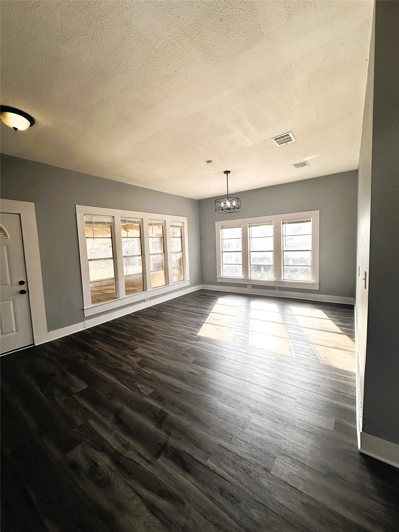 Single Family Residence For Sale in Navarro County , 413 E 3rd Street, Blooming Grove, Texas 76626, 3 Bedroom, 1 Bathroom, Garage spaces, 1,120 Sqft, built in 2000, mls#21390264, Real Estate Agent in Blooming Grove, Homes For Sale in Navarro county, Homes For Sale in Blooming Grove, Realtor in Blooming Grove Texas, Real Estate Brokerage Independent Realty Texas, Luminita Cordes Realtor