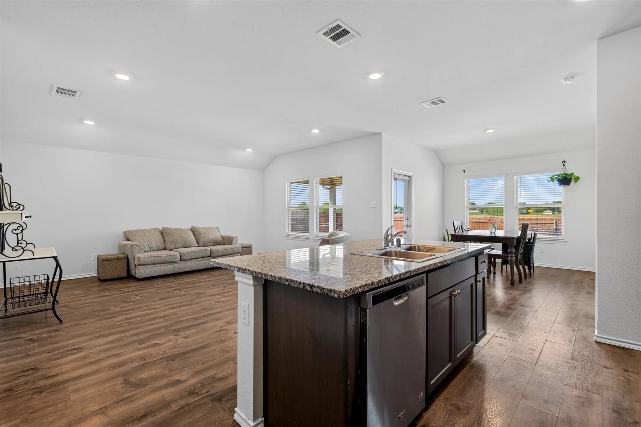 Single Family Residence For Sale in Collin County , 301 Pine Hollow Way, Josephine, Texas 75189, 4 Bedroom, 2 Bathroom, 2 Garage spaces, 1,789 Sqft, built in 2020, mls#21393503, Real Estate Agent in Josephine, Homes For Sale in Collin county, Homes For Sale in Josephine, Realtor in Josephine Texas, Real Estate Brokerage Independent Realty Texas, Luminita Cordes Realtor
