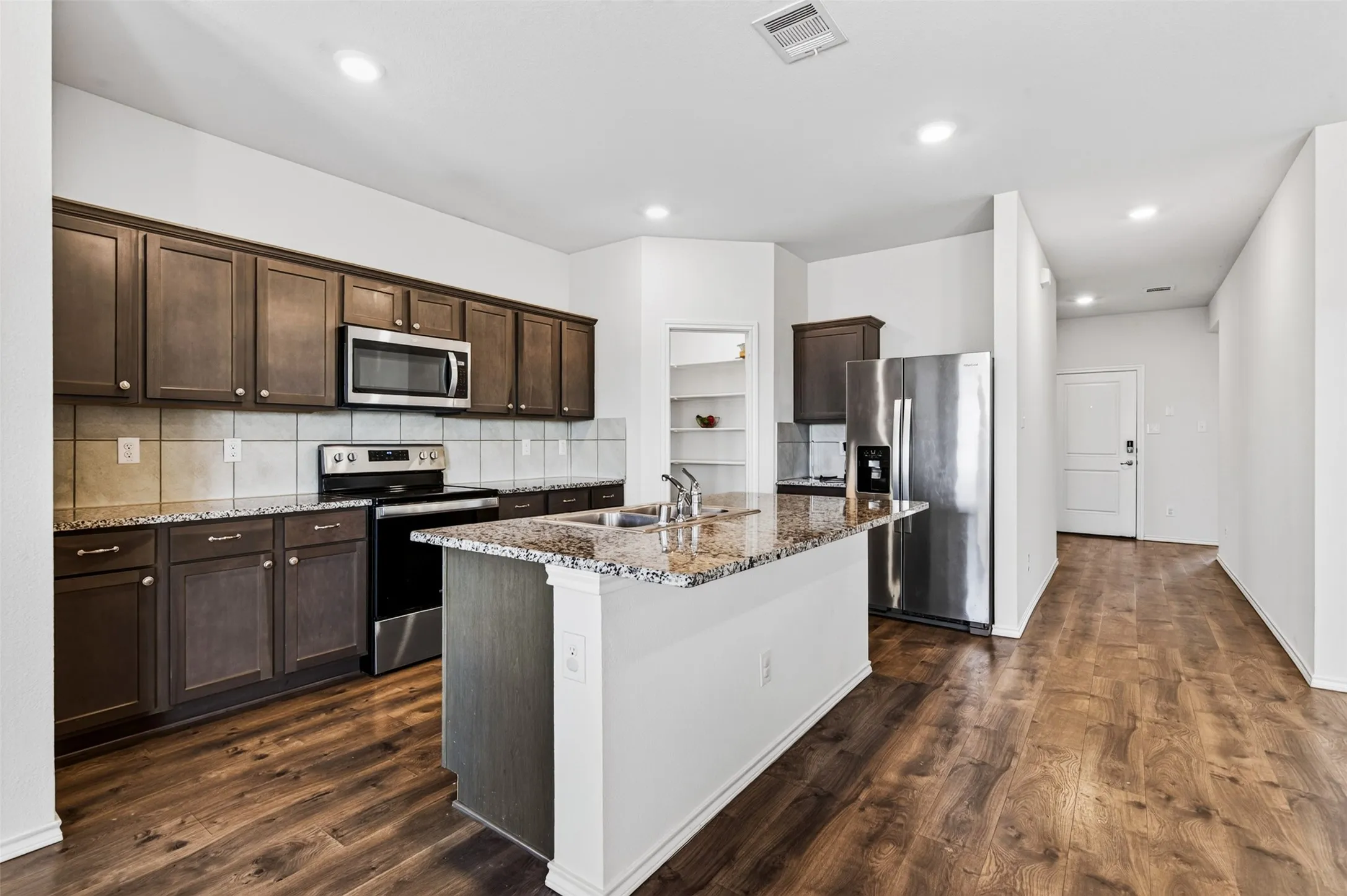 Single Family Residence For Sale in Collin County , 301 Pine Hollow Way, Josephine, Texas 75189, 4 Bedroom, 2 Bathroom, 2 Garage spaces, 1,789 Sqft, built in 2020, mls#21393503, Real Estate Agent in Josephine, Homes For Sale in Collin county, Homes For Sale in Josephine, Realtor in Josephine Texas, Real Estate Brokerage Independent Realty Texas, Luminita Cordes Realtor