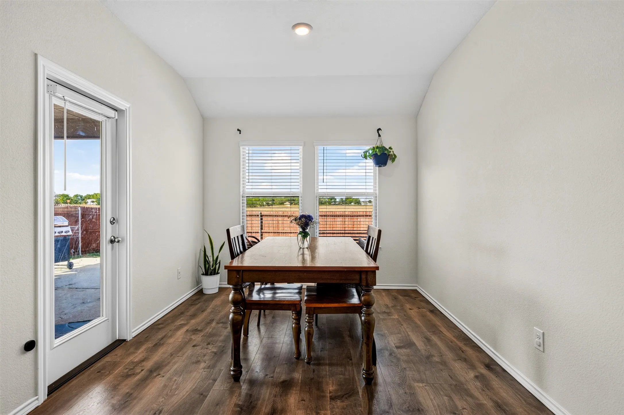 Single Family Residence For Sale in Collin County , 301 Pine Hollow Way, Josephine, Texas 75189, 4 Bedroom, 2 Bathroom, 2 Garage spaces, 1,789 Sqft, built in 2020, mls#21393503, Real Estate Agent in Josephine, Homes For Sale in Collin county, Homes For Sale in Josephine, Realtor in Josephine Texas, Real Estate Brokerage Independent Realty Texas, Luminita Cordes Realtor