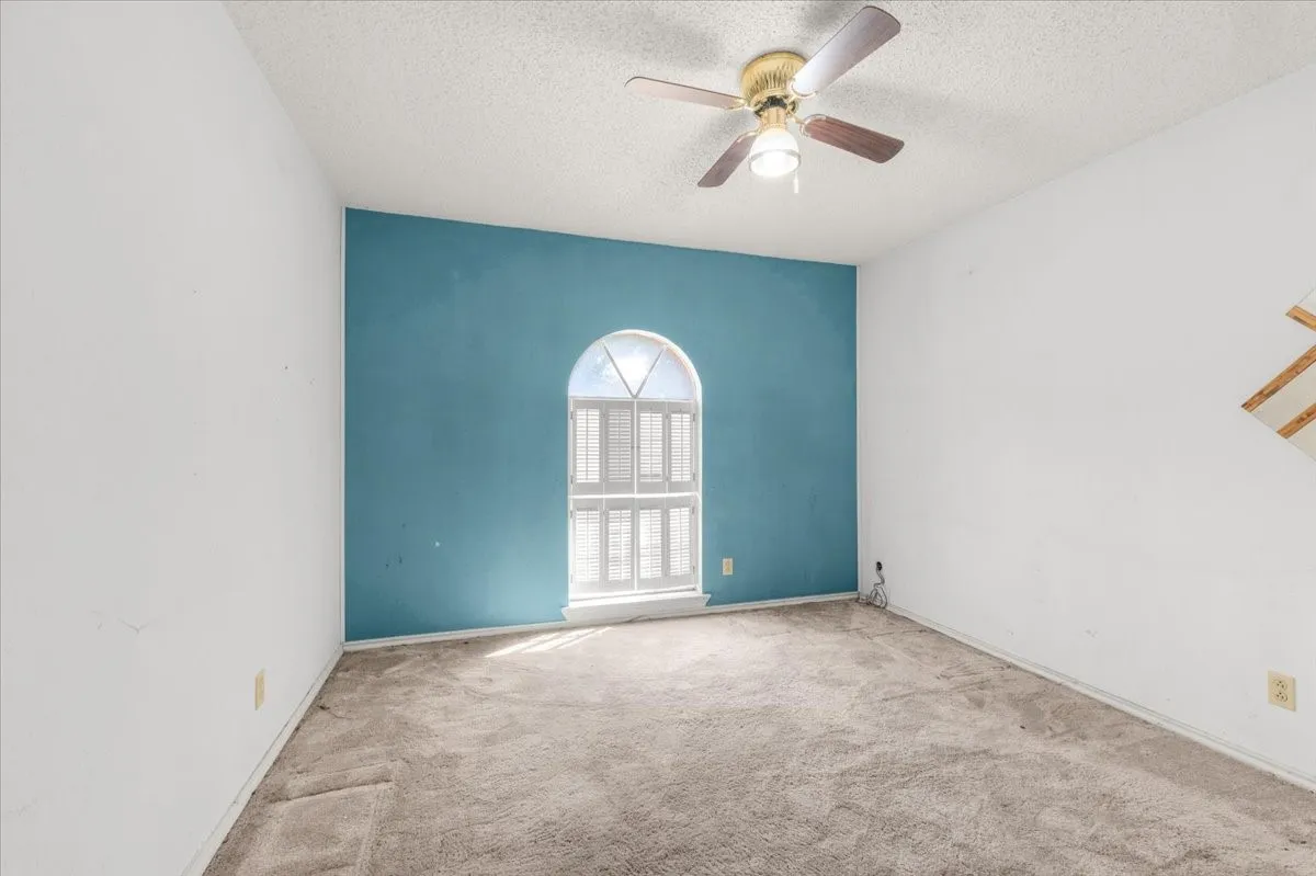 Single Family Residence For Sale in Tarrant County , 1007 Field Crest Court, Arlington, Texas 76012, 3 Bedroom, 2 Bathroom, 2 Garage spaces, 1,784 Sqft, built in 1973, mls#21394743, Real Estate Agent in Arlington, Homes For Sale in Tarrant county, Homes For Sale in Arlington, Realtor in Arlington Texas, Real Estate Brokerage Independent Realty Texas, Luminita Cordes Realtor