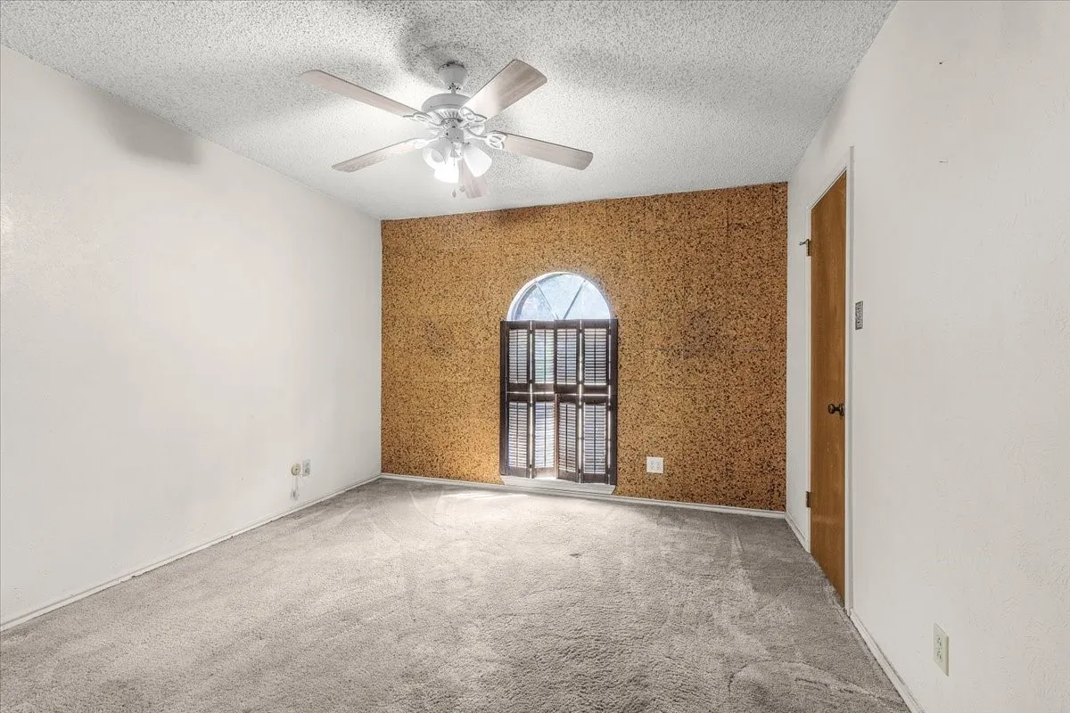 Single Family Residence For Sale in Tarrant County , 1007 Field Crest Court, Arlington, Texas 76012, 3 Bedroom, 2 Bathroom, 2 Garage spaces, 1,784 Sqft, built in 1973, mls#21394743, Real Estate Agent in Arlington, Homes For Sale in Tarrant county, Homes For Sale in Arlington, Realtor in Arlington Texas, Real Estate Brokerage Independent Realty Texas, Luminita Cordes Realtor