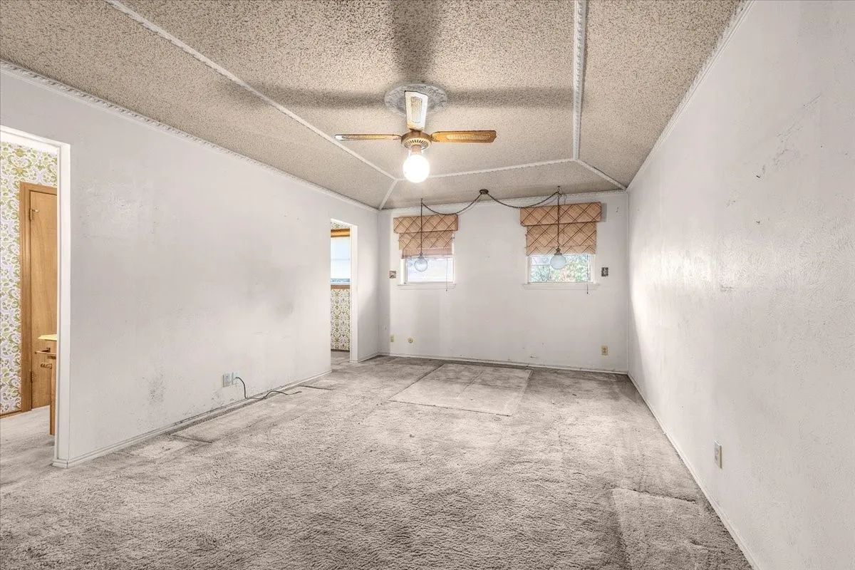Single Family Residence For Sale in Tarrant County , 1007 Field Crest Court, Arlington, Texas 76012, 3 Bedroom, 2 Bathroom, 2 Garage spaces, 1,784 Sqft, built in 1973, mls#21394743, Real Estate Agent in Arlington, Homes For Sale in Tarrant county, Homes For Sale in Arlington, Realtor in Arlington Texas, Real Estate Brokerage Independent Realty Texas, Luminita Cordes Realtor