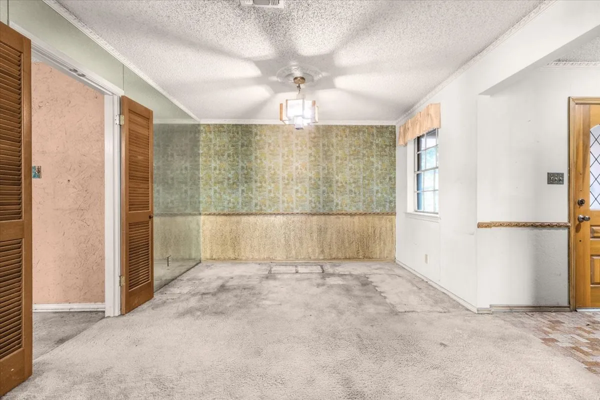 Single Family Residence For Sale in Tarrant County , 1007 Field Crest Court, Arlington, Texas 76012, 3 Bedroom, 2 Bathroom, 2 Garage spaces, 1,784 Sqft, built in 1973, mls#21394743, Real Estate Agent in Arlington, Homes For Sale in Tarrant county, Homes For Sale in Arlington, Realtor in Arlington Texas, Real Estate Brokerage Independent Realty Texas, Luminita Cordes Realtor