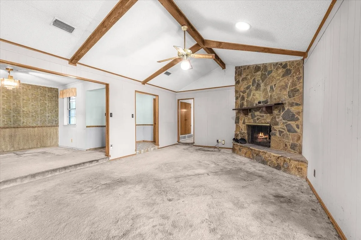 Single Family Residence For Sale in Tarrant County , 1007 Field Crest Court, Arlington, Texas 76012, 3 Bedroom, 2 Bathroom, 2 Garage spaces, 1,784 Sqft, built in 1973, mls#21394743, Real Estate Agent in Arlington, Homes For Sale in Tarrant county, Homes For Sale in Arlington, Realtor in Arlington Texas, Real Estate Brokerage Independent Realty Texas, Luminita Cordes Realtor