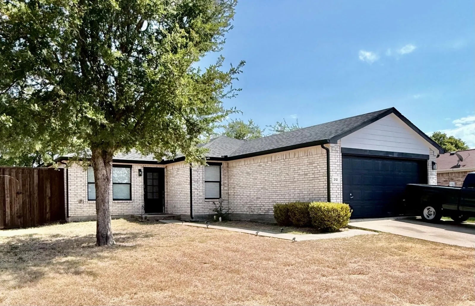 Single Family Residence For Sale in Kaufman County , 212 Stanford, Forney, Texas 75126, 3 Bedroom, 2 Bathroom, 2 Garage spaces, 1,454 Sqft, built in 2004, mls#21386568, Real Estate Agent in Forney, Homes For Sale in Kaufman county, Homes For Sale in Forney, Realtor in Forney Texas, Real Estate Brokerage Independent Realty Texas, Luminita Cordes Realtor