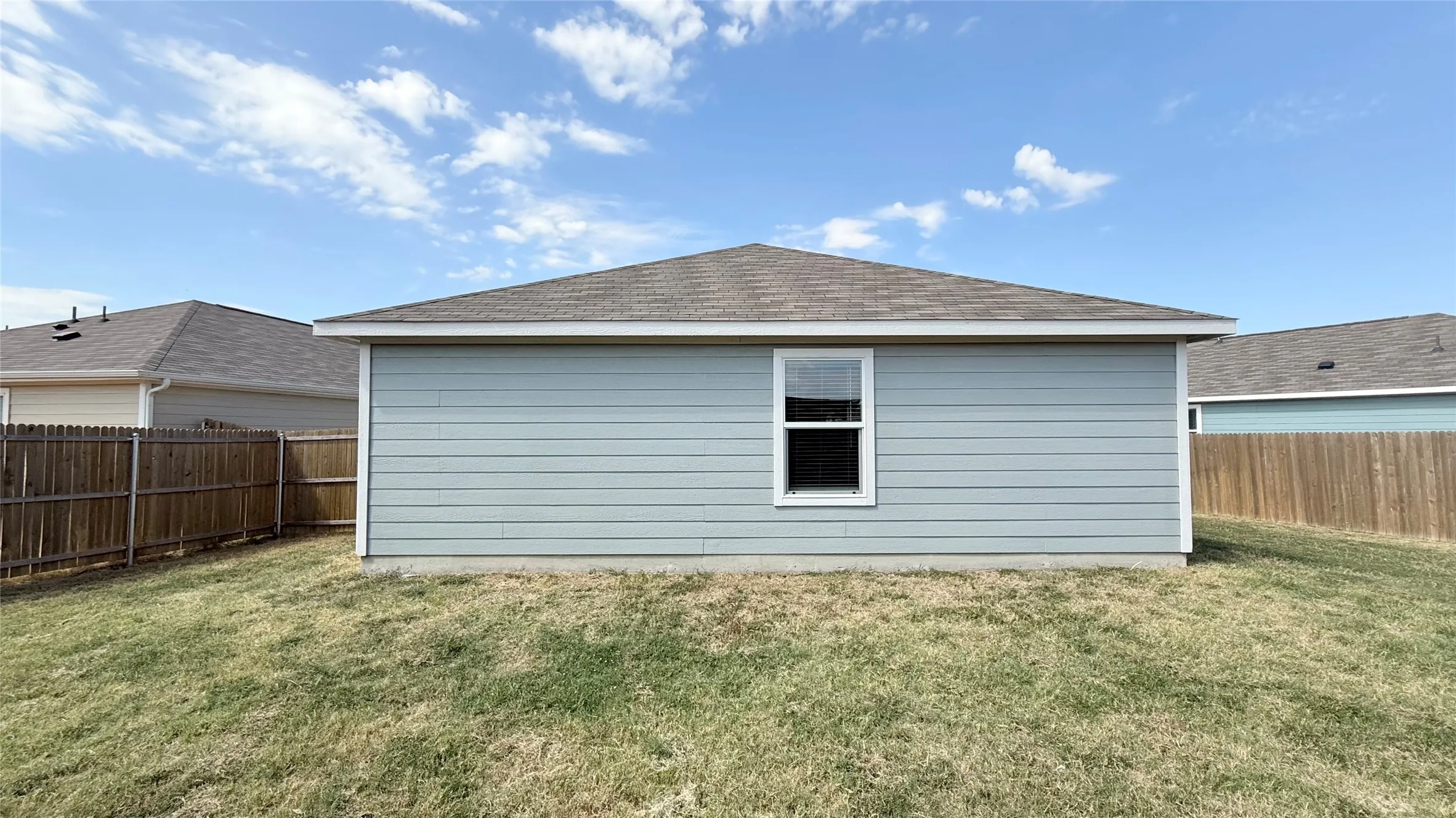 Single Family Residence For Rent in Collin County , 1005 Desert Willow Drive, Princeton, Texas 75407, 3 Bedroom, 2 Bathroom, 2 Garage spaces, 1,436 Sqft, built in 2023, mls#21394829, Real Estate Agent in Princeton, Homes For Rent in Collin county, Homes For Rent in Princeton, Realtor in Princeton Texas, Real Estate Brokerage Independent Realty Texas, Luminita Cordes Realtor