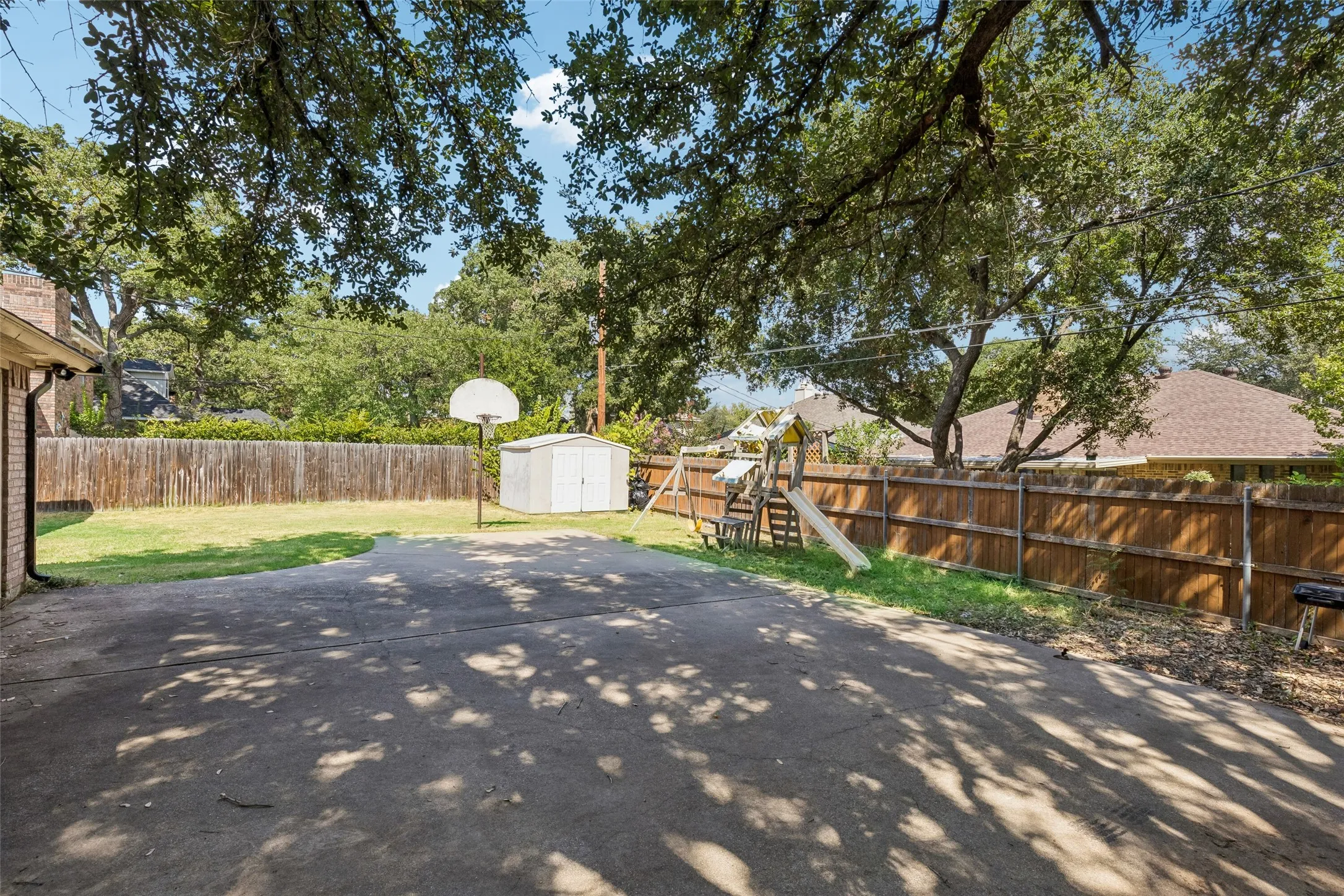 Single Family Residence For Sale in Tarrant County , 6215 Sandybrook Drive, Arlington, Texas 76001, 4 Bedroom, 2 Bathroom, 2 Garage spaces, 2,427 Sqft, built in 1989, mls#21383779, Real Estate Agent in Arlington, Homes For Sale in Tarrant county, Homes For Sale in Arlington, Realtor in Arlington Texas, Real Estate Brokerage Independent Realty Texas, Luminita Cordes Realtor