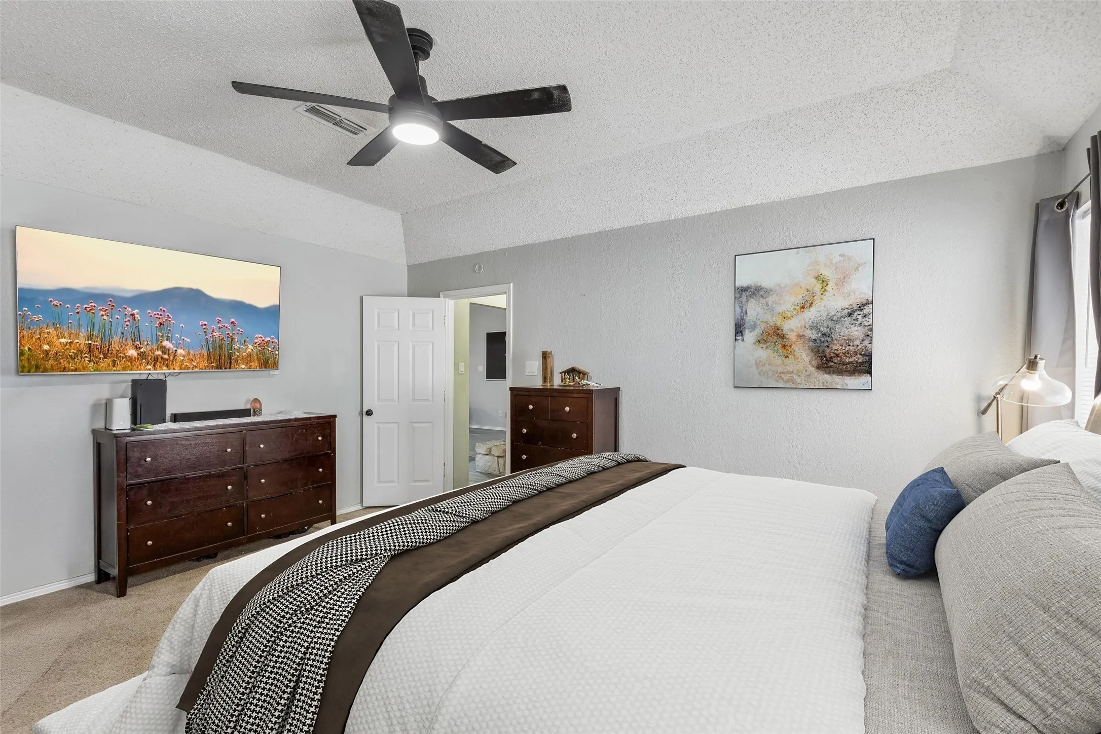 Single Family Residence For Sale in Tarrant County , 6215 Sandybrook Drive, Arlington, Texas 76001, 4 Bedroom, 2 Bathroom, 2 Garage spaces, 2,427 Sqft, built in 1989, mls#21383779, Real Estate Agent in Arlington, Homes For Sale in Tarrant county, Homes For Sale in Arlington, Realtor in Arlington Texas, Real Estate Brokerage Independent Realty Texas, Luminita Cordes Realtor