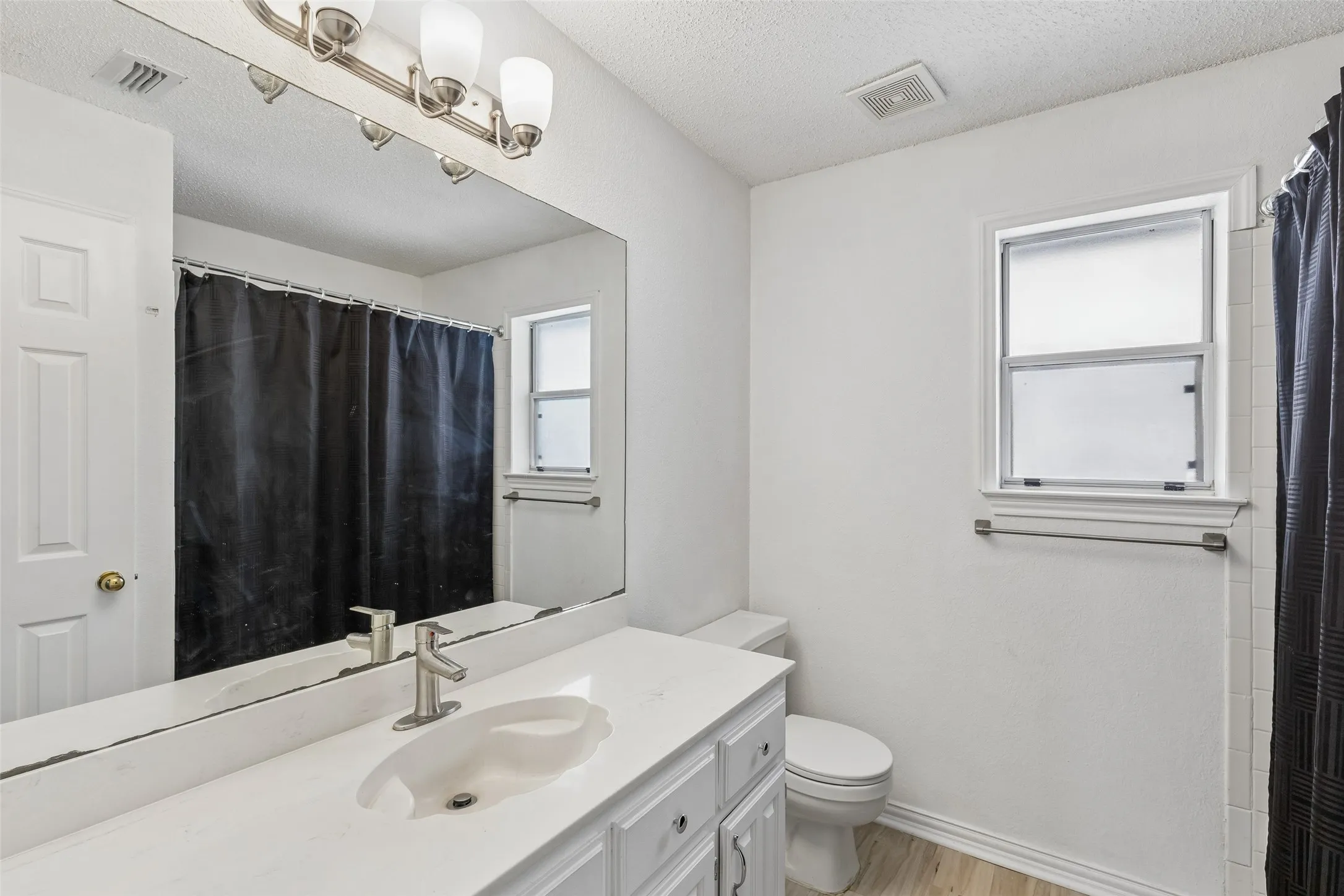 Single Family Residence For Sale in Tarrant County , 6215 Sandybrook Drive, Arlington, Texas 76001, 4 Bedroom, 2 Bathroom, 2 Garage spaces, 2,427 Sqft, built in 1989, mls#21383779, Real Estate Agent in Arlington, Homes For Sale in Tarrant county, Homes For Sale in Arlington, Realtor in Arlington Texas, Real Estate Brokerage Independent Realty Texas, Luminita Cordes Realtor