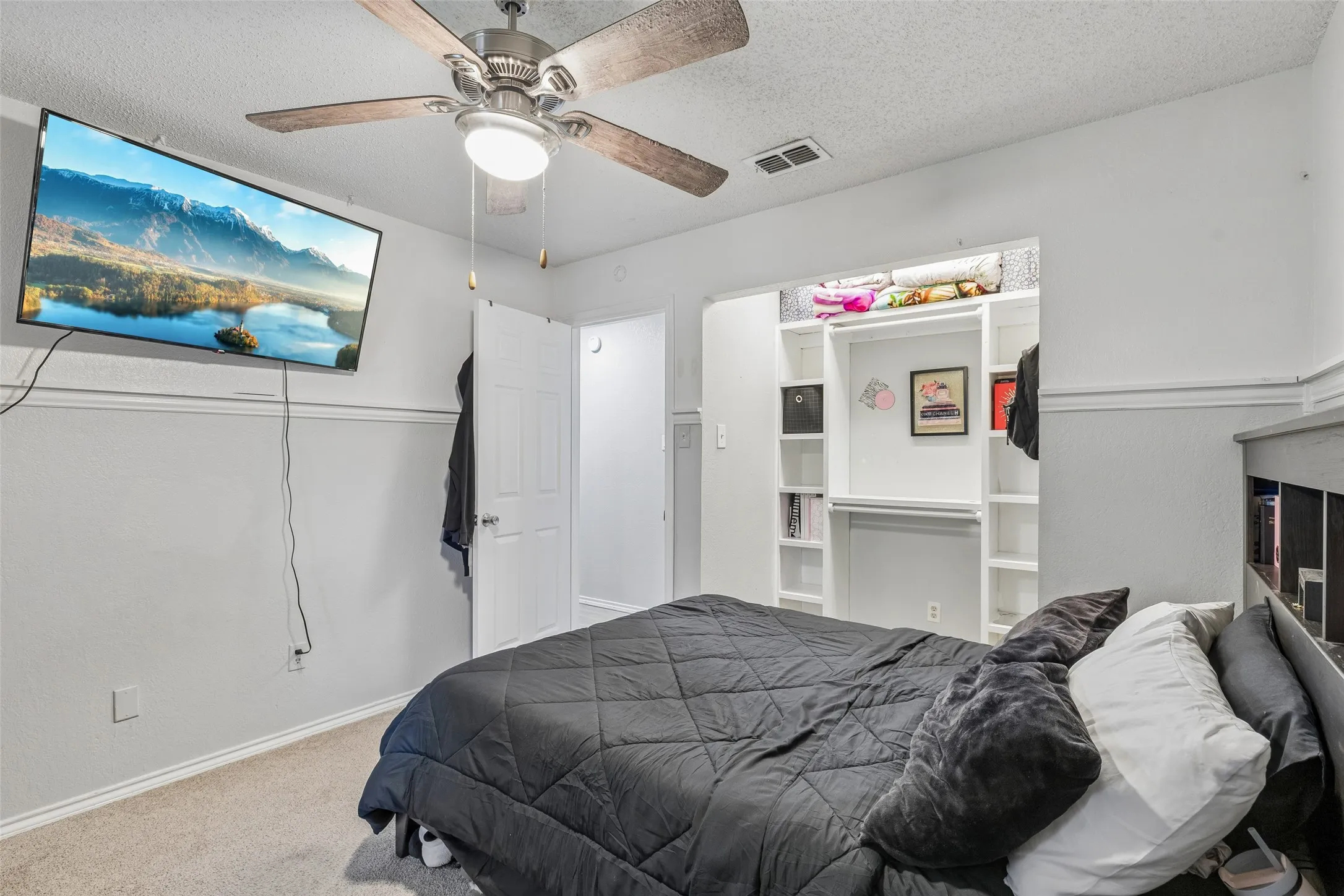 Single Family Residence For Sale in Tarrant County , 6215 Sandybrook Drive, Arlington, Texas 76001, 4 Bedroom, 2 Bathroom, 2 Garage spaces, 2,427 Sqft, built in 1989, mls#21383779, Real Estate Agent in Arlington, Homes For Sale in Tarrant county, Homes For Sale in Arlington, Realtor in Arlington Texas, Real Estate Brokerage Independent Realty Texas, Luminita Cordes Realtor