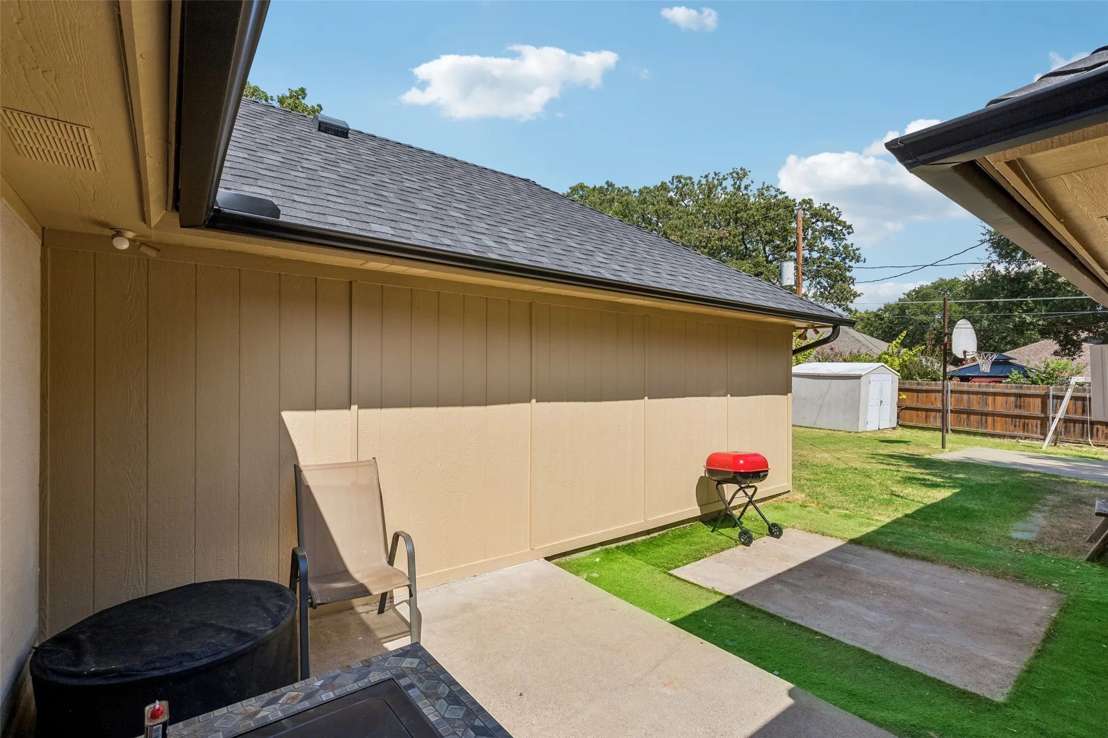 Single Family Residence For Sale in Tarrant County , 6215 Sandybrook Drive, Arlington, Texas 76001, 4 Bedroom, 2 Bathroom, 2 Garage spaces, 2,427 Sqft, built in 1989, mls#21383779, Real Estate Agent in Arlington, Homes For Sale in Tarrant county, Homes For Sale in Arlington, Realtor in Arlington Texas, Real Estate Brokerage Independent Realty Texas, Luminita Cordes Realtor