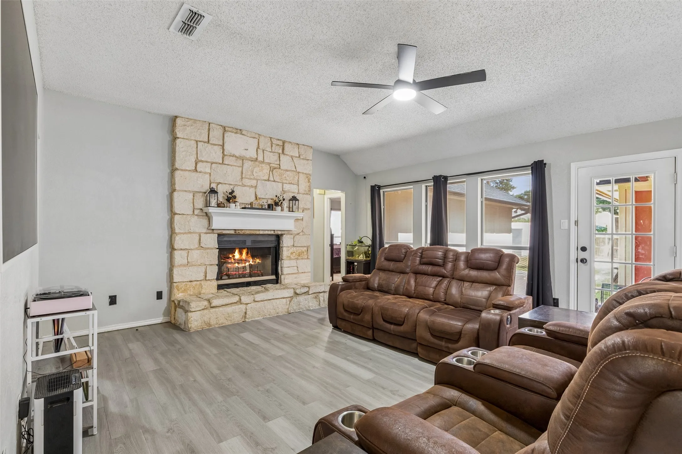 Single Family Residence For Sale in Tarrant County , 6215 Sandybrook Drive, Arlington, Texas 76001, 4 Bedroom, 2 Bathroom, 2 Garage spaces, 2,427 Sqft, built in 1989, mls#21383779, Real Estate Agent in Arlington, Homes For Sale in Tarrant county, Homes For Sale in Arlington, Realtor in Arlington Texas, Real Estate Brokerage Independent Realty Texas, Luminita Cordes Realtor