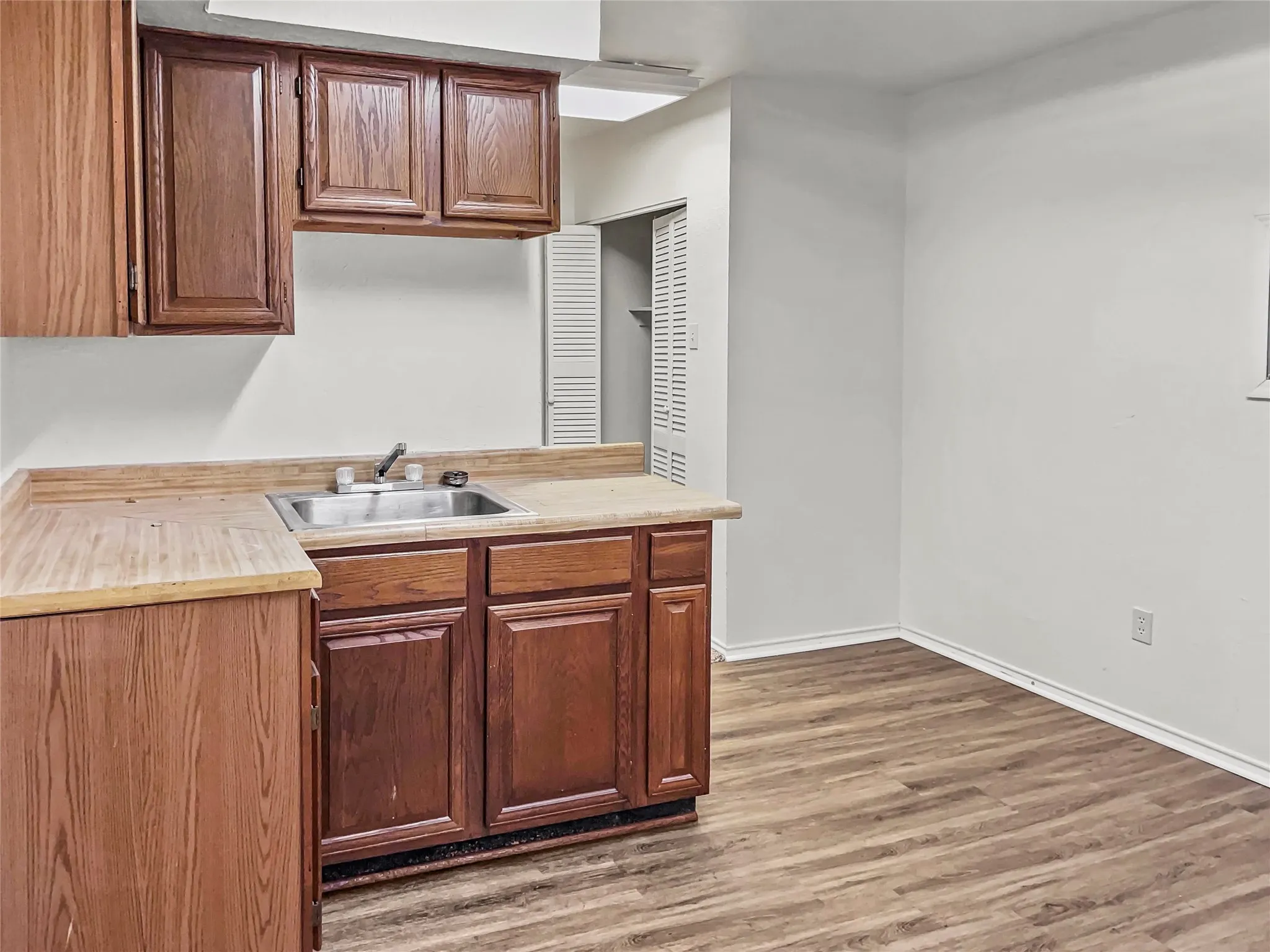 Single Family Residence For Rent in Tarrant County , 4100 Green Acres Circle, Arlington, Texas 76017, 5 Bedroom, 3 Bathroom, Garage spaces, 2,522 Sqft, built in 1983, mls#21377505, Real Estate Agent in Arlington, Homes For Rent in Tarrant county, Homes For Rent in Arlington, Realtor in Arlington Texas, Real Estate Brokerage Independent Realty Texas, Luminita Cordes Realtor