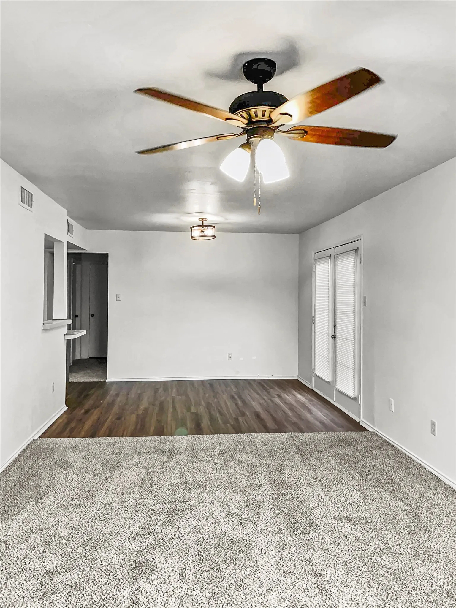Single Family Residence For Rent in Tarrant County , 4100 Green Acres Circle, Arlington, Texas 76017, 5 Bedroom, 3 Bathroom, Garage spaces, 2,522 Sqft, built in 1983, mls#21377505, Real Estate Agent in Arlington, Homes For Rent in Tarrant county, Homes For Rent in Arlington, Realtor in Arlington Texas, Real Estate Brokerage Independent Realty Texas, Luminita Cordes Realtor