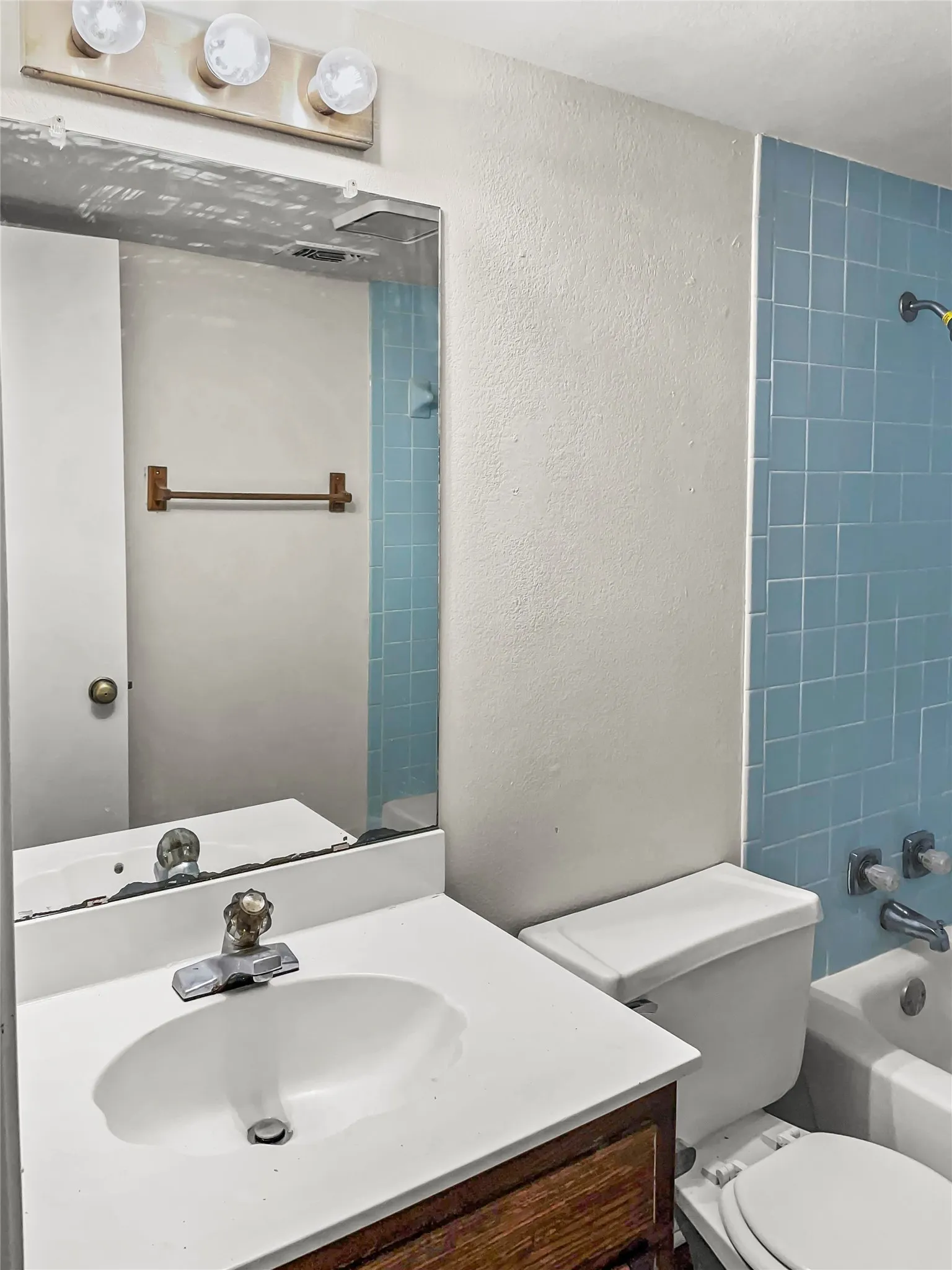 Single Family Residence For Rent in Tarrant County , 4100 Green Acres Circle, Arlington, Texas 76017, 5 Bedroom, 3 Bathroom, Garage spaces, 2,522 Sqft, built in 1983, mls#21377505, Real Estate Agent in Arlington, Homes For Rent in Tarrant county, Homes For Rent in Arlington, Realtor in Arlington Texas, Real Estate Brokerage Independent Realty Texas, Luminita Cordes Realtor