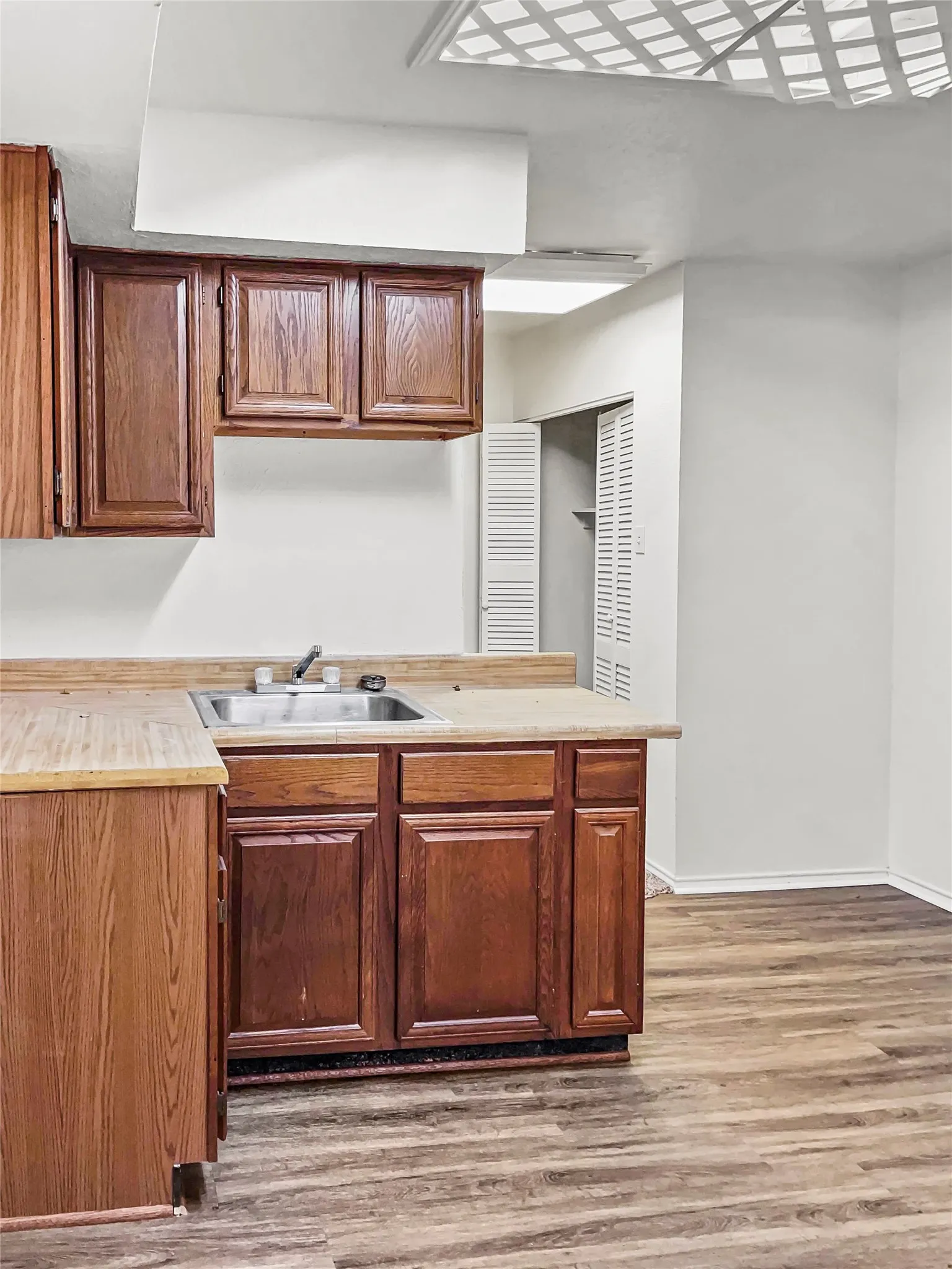 Single Family Residence For Rent in Tarrant County , 4100 Green Acres Circle, Arlington, Texas 76017, 5 Bedroom, 3 Bathroom, Garage spaces, 2,522 Sqft, built in 1983, mls#21377505, Real Estate Agent in Arlington, Homes For Rent in Tarrant county, Homes For Rent in Arlington, Realtor in Arlington Texas, Real Estate Brokerage Independent Realty Texas, Luminita Cordes Realtor