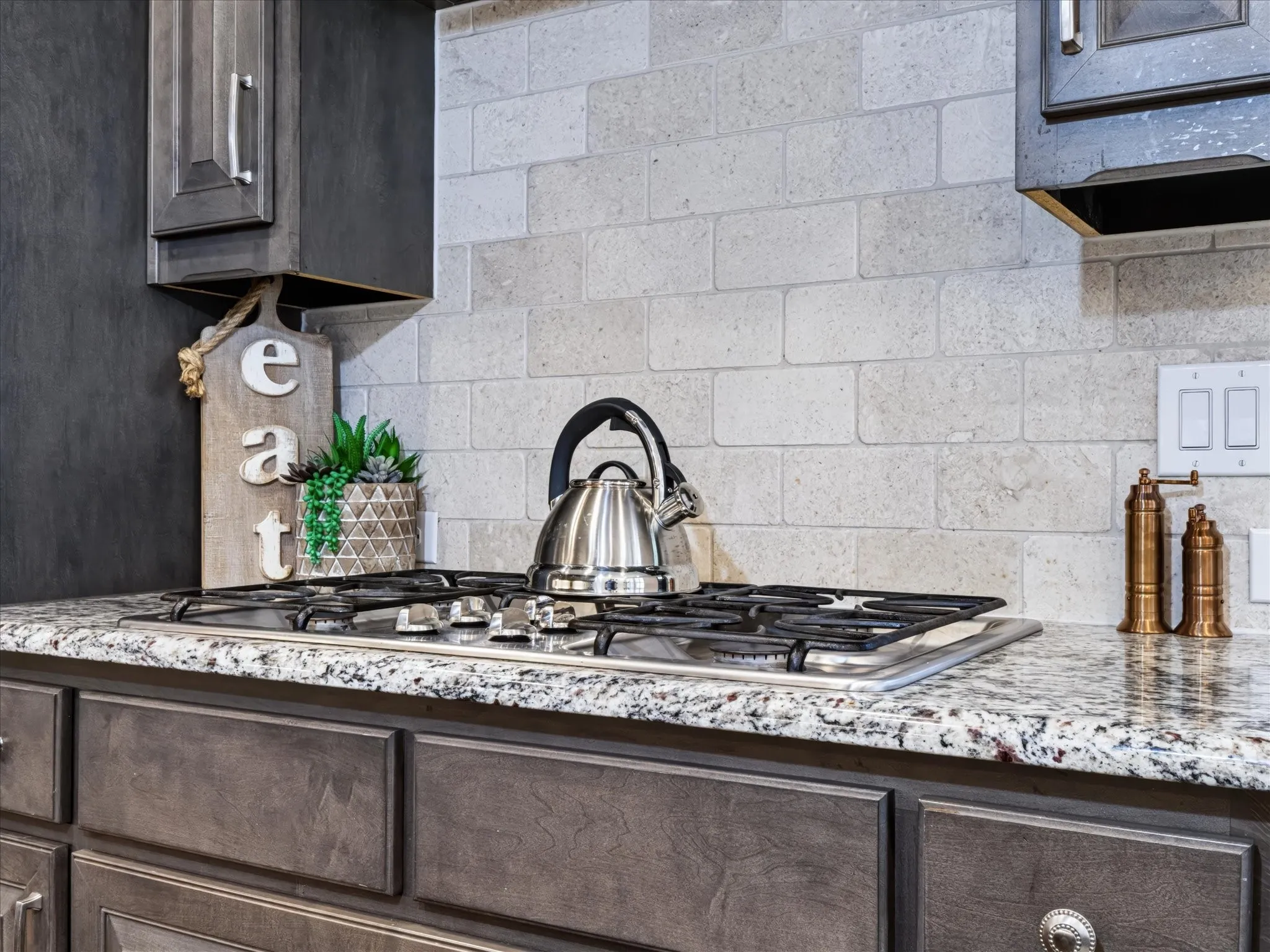 Single Family Residence For Rent in Dallas County , 291 Moorland Drive, Richardson, Texas 75080, 3 Bedroom, 3 Bathroom, 2 Garage spaces, 2,294 Sqft, built in 2017, mls#21394835, Real Estate Agent in Richardson, Homes For Rent in Dallas county, Homes For Rent in Richardson, Realtor in Richardson Texas, Real Estate Brokerage Independent Realty Texas, Luminita Cordes Realtor