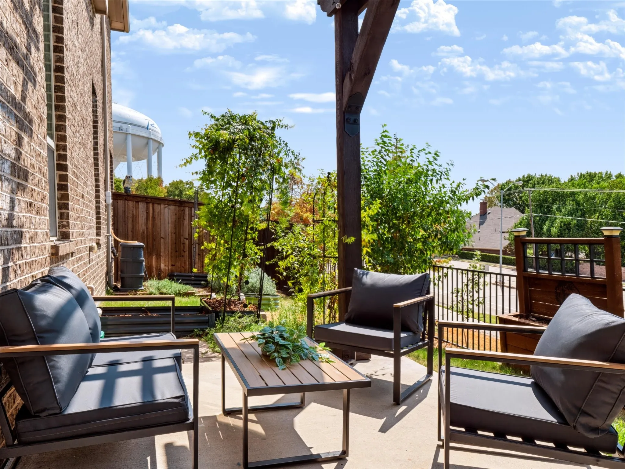 Single Family Residence For Rent in Dallas County , 291 Moorland Drive, Richardson, Texas 75080, 3 Bedroom, 3 Bathroom, 2 Garage spaces, 2,294 Sqft, built in 2017, mls#21394835, Real Estate Agent in Richardson, Homes For Rent in Dallas county, Homes For Rent in Richardson, Realtor in Richardson Texas, Real Estate Brokerage Independent Realty Texas, Luminita Cordes Realtor