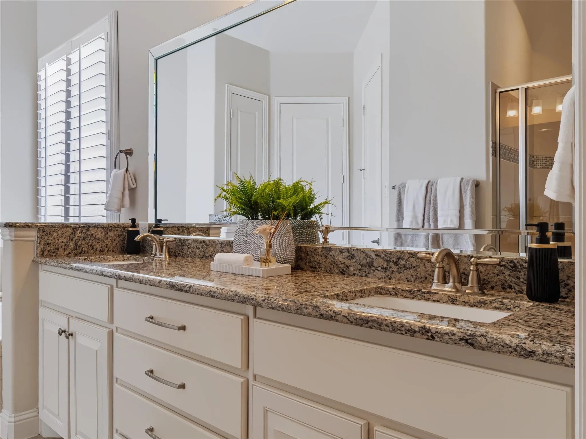 Single Family Residence For Rent in Dallas County , 291 Moorland Drive, Richardson, Texas 75080, 3 Bedroom, 3 Bathroom, 2 Garage spaces, 2,294 Sqft, built in 2017, mls#21394835, Real Estate Agent in Richardson, Homes For Rent in Dallas county, Homes For Rent in Richardson, Realtor in Richardson Texas, Real Estate Brokerage Independent Realty Texas, Luminita Cordes Realtor