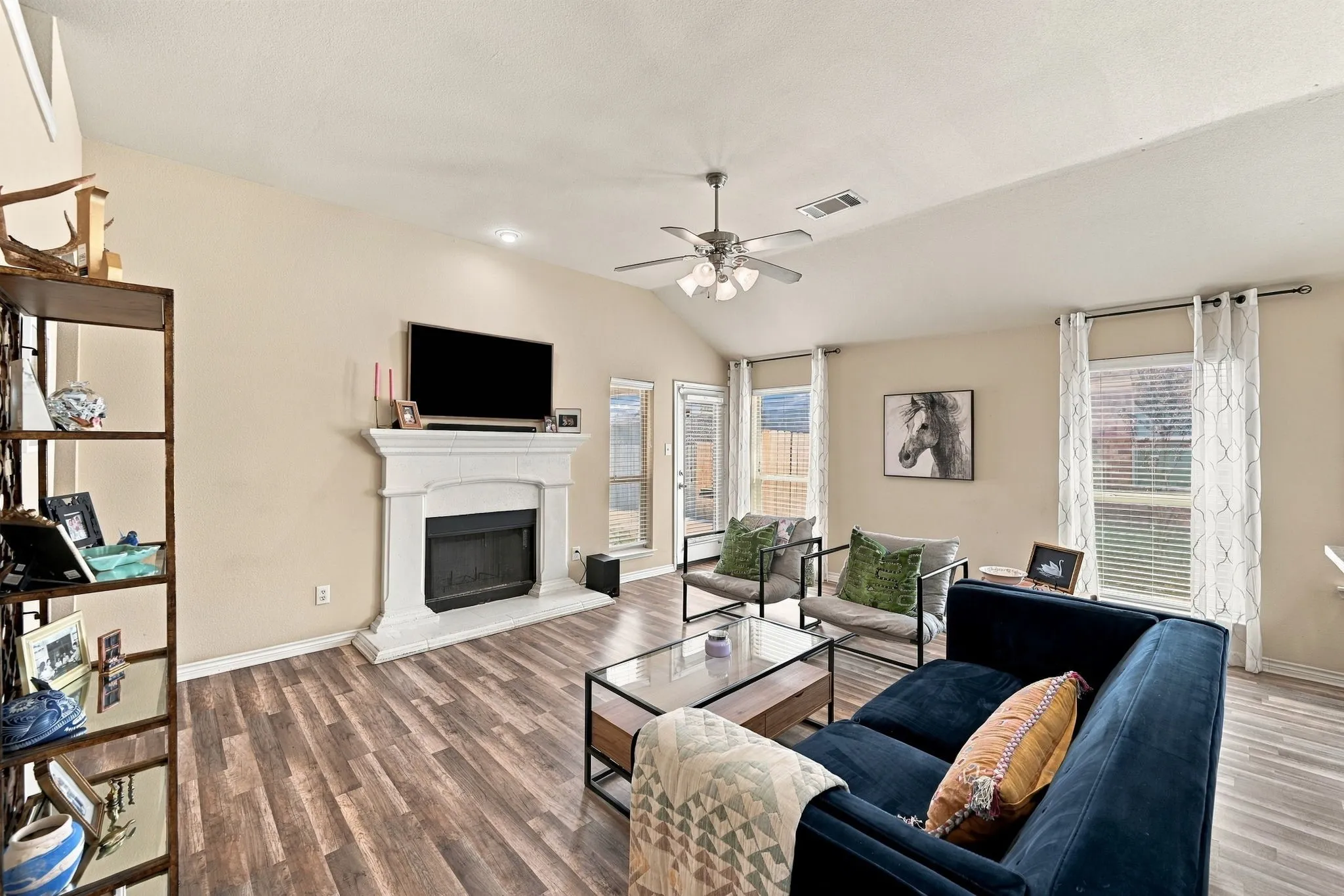 Single Family Residence For Sale in Tarrant County , 9208 Arlene Drive, White Settlement, Texas 76108, 4 Bedroom, 2 Bathroom, Garage spaces, 1,619 Sqft, built in 2009, mls#21391189, Real Estate Agent in White Settlement, Homes For Sale in Tarrant county, Homes For Sale in White Settlement, Realtor in White Settlement Texas, Real Estate Brokerage Independent Realty Texas, Luminita Cordes Realtor