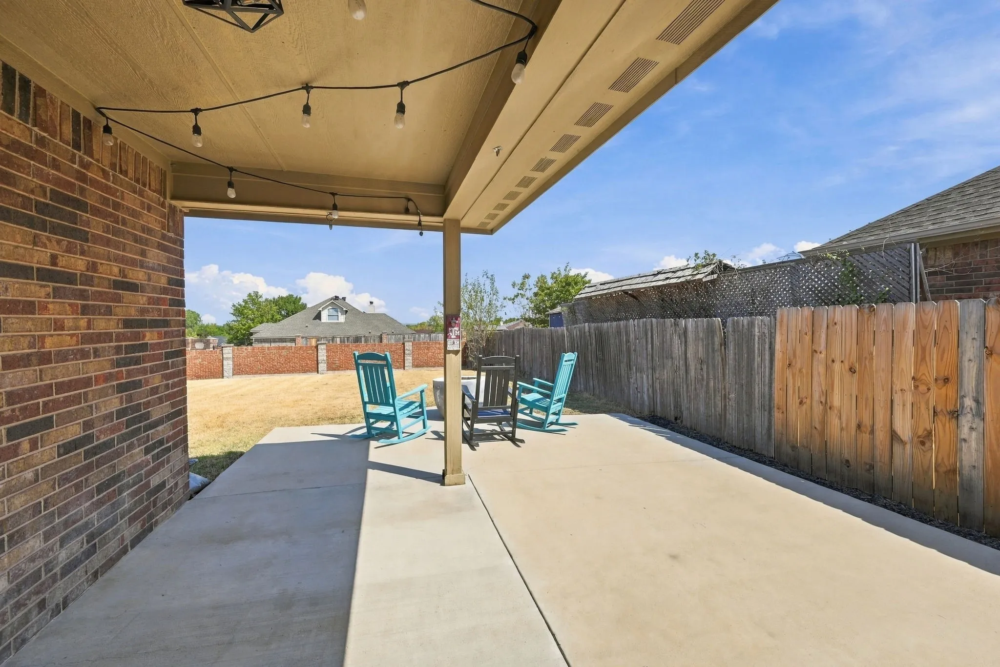 Single Family Residence For Sale in Tarrant County , 9208 Arlene Drive, White Settlement, Texas 76108, 4 Bedroom, 2 Bathroom, Garage spaces, 1,619 Sqft, built in 2009, mls#21391189, Real Estate Agent in White Settlement, Homes For Sale in Tarrant county, Homes For Sale in White Settlement, Realtor in White Settlement Texas, Real Estate Brokerage Independent Realty Texas, Luminita Cordes Realtor
