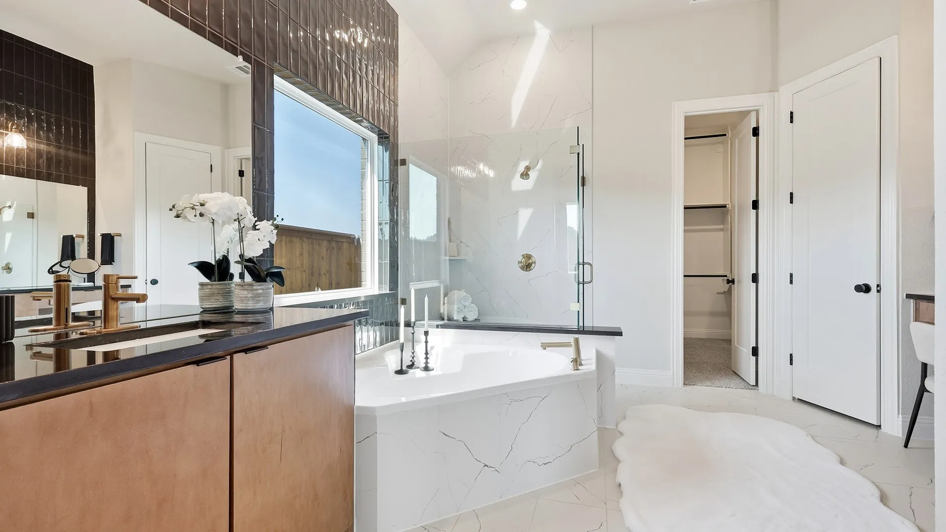 Model home photos of similar floorplans, not pictures of actual home.
