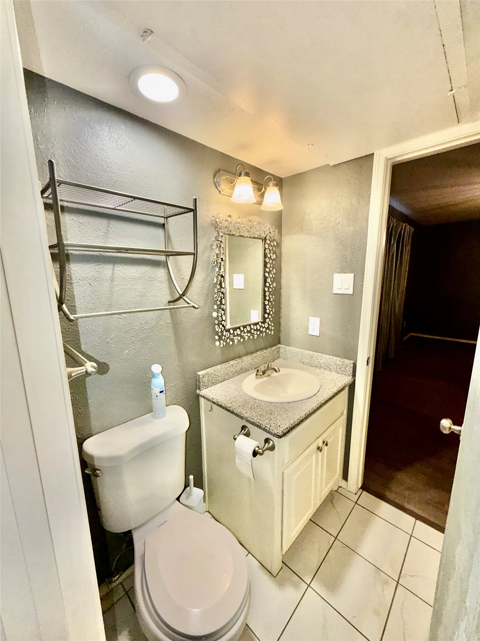 Condominium For Sale in Dallas County , 7855 Meadow Park Drive B, Dallas, Texas 75230, 2 Bedroom, 2 Bathroom, Garage spaces, 1,432 Sqft, built in 1970, mls#21392487, Real Estate Agent in Dallas, Homes For Sale in Dallas county, Homes For Sale in Dallas, Realtor in Dallas Texas, Real Estate Brokerage Independent Realty Texas, Luminita Cordes Realtor