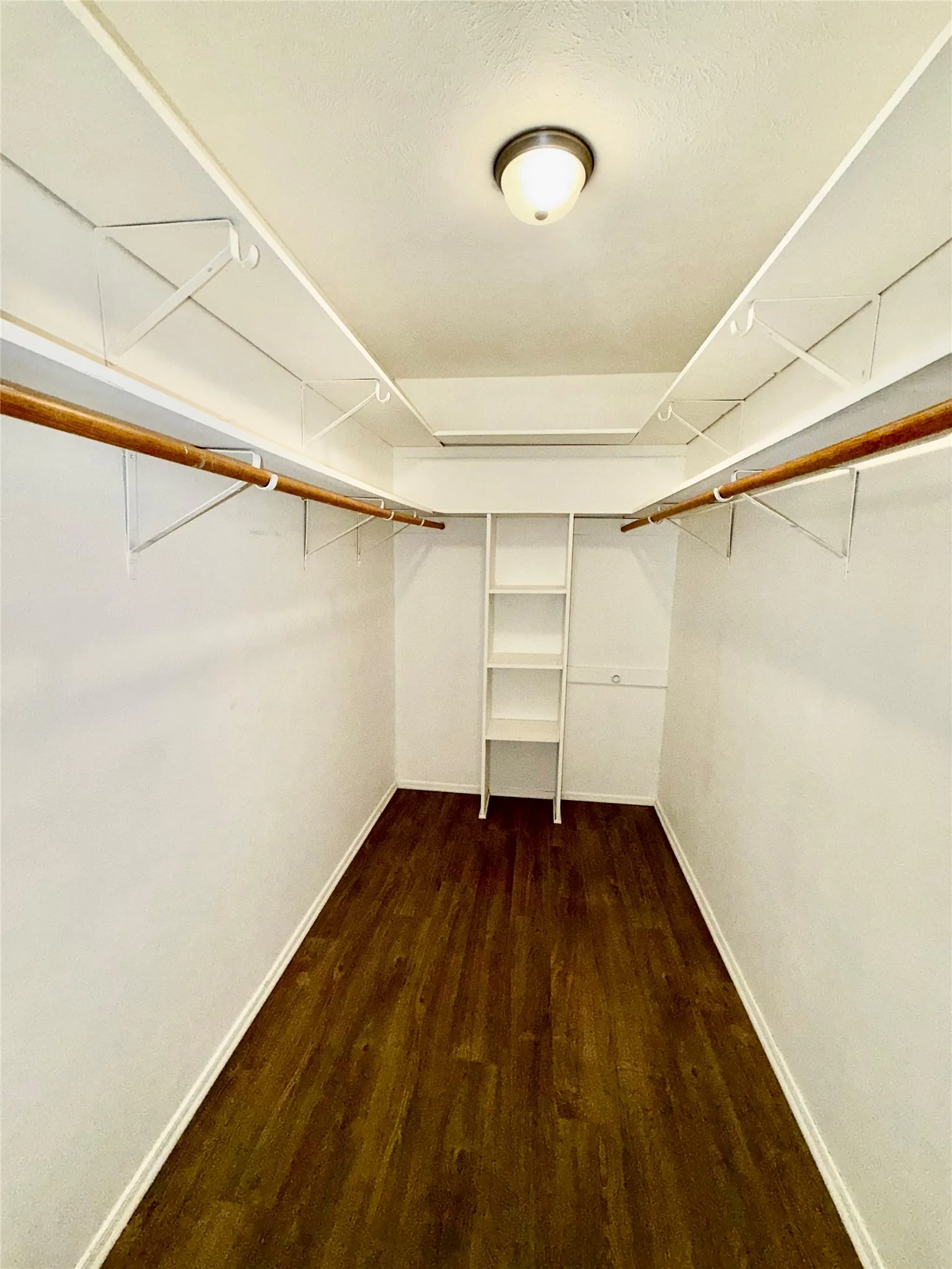 Condominium For Sale in Dallas County , 7855 Meadow Park Drive B, Dallas, Texas 75230, 2 Bedroom, 2 Bathroom, Garage spaces, 1,432 Sqft, built in 1970, mls#21392487, Real Estate Agent in Dallas, Homes For Sale in Dallas county, Homes For Sale in Dallas, Realtor in Dallas Texas, Real Estate Brokerage Independent Realty Texas, Luminita Cordes Realtor