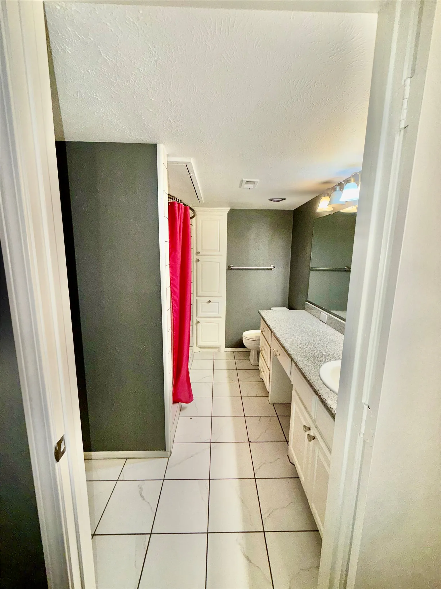 Condominium For Sale in Dallas County , 7855 Meadow Park Drive B, Dallas, Texas 75230, 2 Bedroom, 2 Bathroom, Garage spaces, 1,432 Sqft, built in 1970, mls#21392487, Real Estate Agent in Dallas, Homes For Sale in Dallas county, Homes For Sale in Dallas, Realtor in Dallas Texas, Real Estate Brokerage Independent Realty Texas, Luminita Cordes Realtor