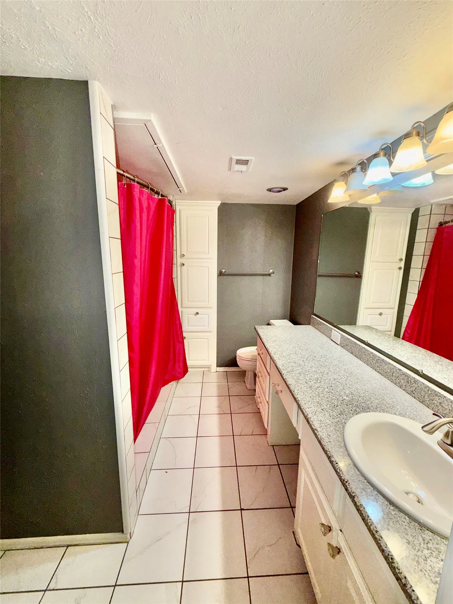 Condominium For Sale in Dallas County , 7855 Meadow Park Drive B, Dallas, Texas 75230, 2 Bedroom, 2 Bathroom, Garage spaces, 1,432 Sqft, built in 1970, mls#21392487, Real Estate Agent in Dallas, Homes For Sale in Dallas county, Homes For Sale in Dallas, Realtor in Dallas Texas, Real Estate Brokerage Independent Realty Texas, Luminita Cordes Realtor