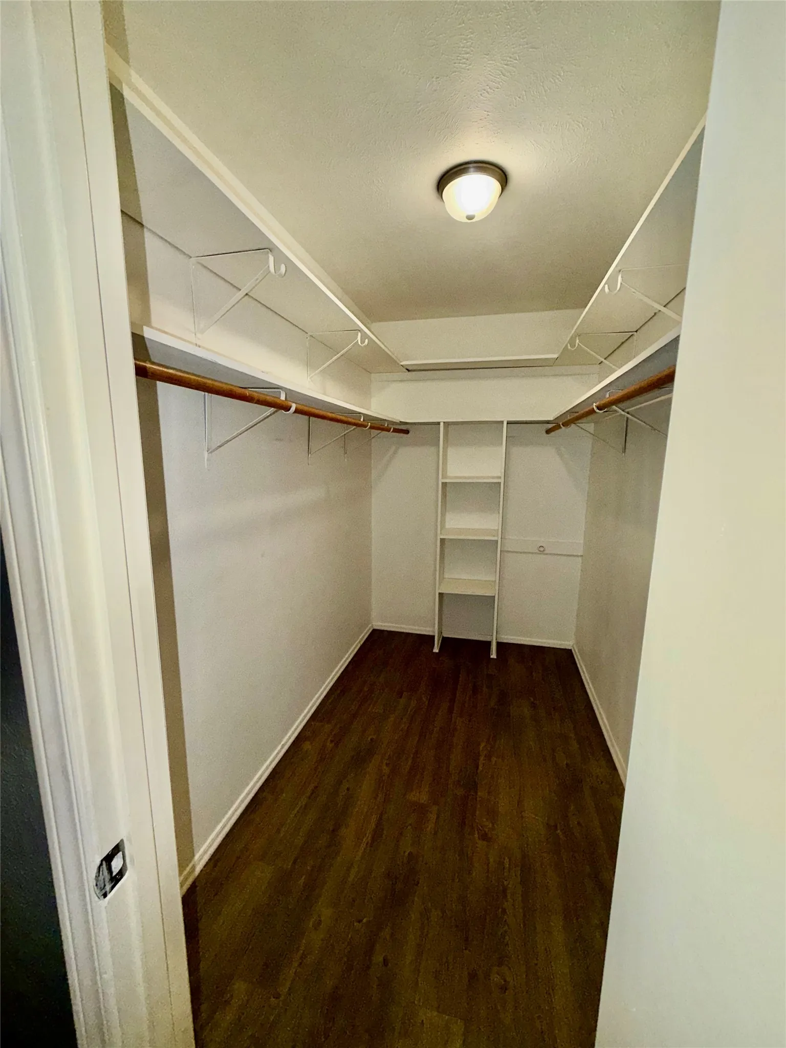 Condominium For Sale in Dallas County , 7855 Meadow Park Drive B, Dallas, Texas 75230, 2 Bedroom, 2 Bathroom, Garage spaces, 1,432 Sqft, built in 1970, mls#21392487, Real Estate Agent in Dallas, Homes For Sale in Dallas county, Homes For Sale in Dallas, Realtor in Dallas Texas, Real Estate Brokerage Independent Realty Texas, Luminita Cordes Realtor