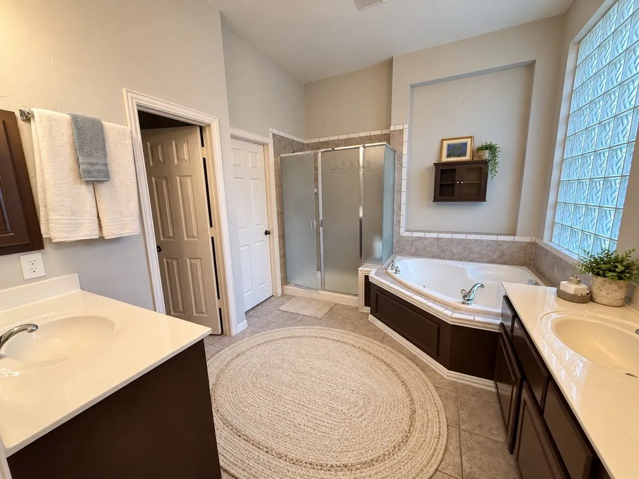 Single Family Residence For Sale in Denton County , 25 Ridgewood Drive, Trophy Club, Texas 76262, 4 Bedroom, 4 Bathroom, 3 Garage spaces, 3,605 Sqft, built in 2002, mls#21391395, Real Estate Agent in Trophy Club, Homes For Sale in Denton county, Homes For Sale in Trophy Club, Realtor in Trophy Club Texas, Real Estate Brokerage Independent Realty Texas, Luminita Cordes Realtor
