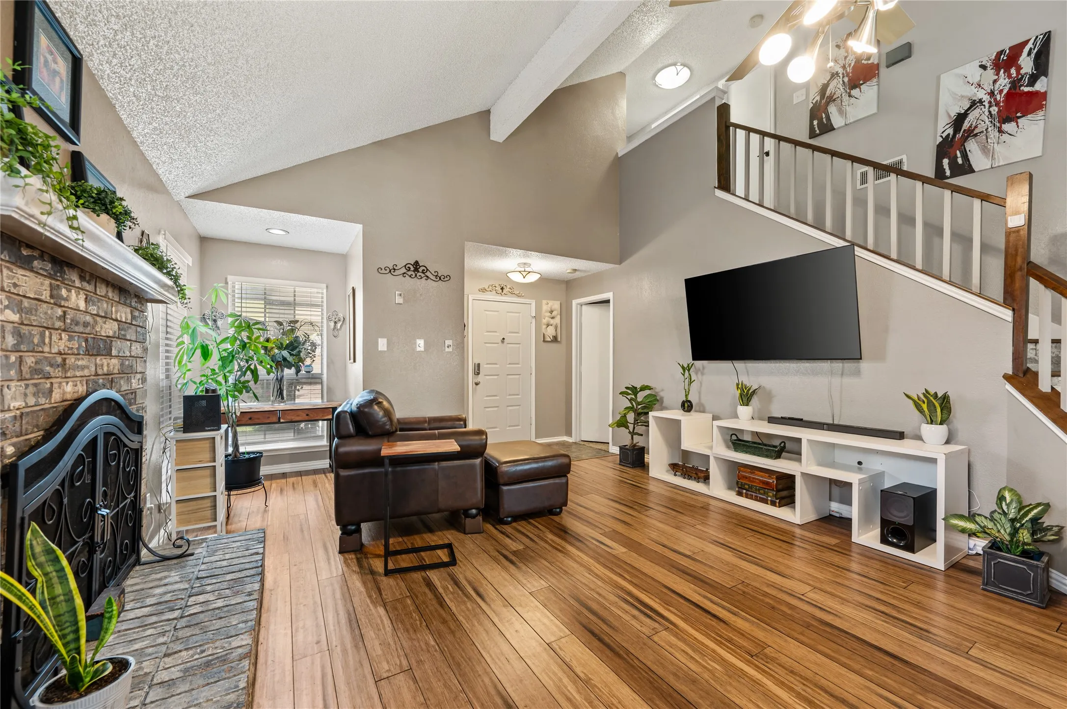 Single Family Residence For Sale in Tarrant County , 8809 Tyne Trail, Fort Worth, Texas 76118, 3 Bedroom, 3 Bathroom, 2 Garage spaces, 1,555 Sqft, built in 1986, mls#21394151, Real Estate Agent in Fort Worth, Homes For Sale in Tarrant county, Homes For Sale in Fort Worth, Realtor in Fort Worth Texas, Real Estate Brokerage Independent Realty Texas, Luminita Cordes Realtor