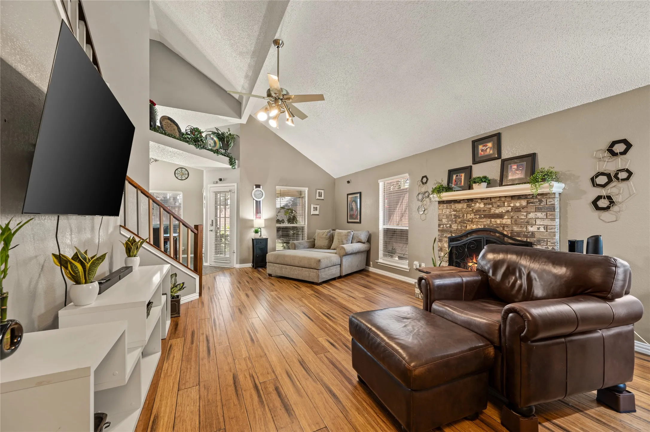 Single Family Residence For Sale in Tarrant County , 8809 Tyne Trail, Fort Worth, Texas 76118, 3 Bedroom, 3 Bathroom, 2 Garage spaces, 1,555 Sqft, built in 1986, mls#21394151, Real Estate Agent in Fort Worth, Homes For Sale in Tarrant county, Homes For Sale in Fort Worth, Realtor in Fort Worth Texas, Real Estate Brokerage Independent Realty Texas, Luminita Cordes Realtor