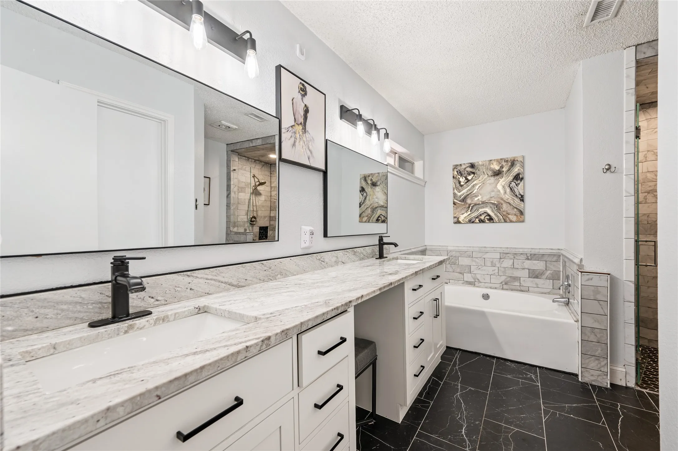 Single Family Residence For Sale in Tarrant County , 8809 Tyne Trail, Fort Worth, Texas 76118, 3 Bedroom, 3 Bathroom, 2 Garage spaces, 1,555 Sqft, built in 1986, mls#21394151, Real Estate Agent in Fort Worth, Homes For Sale in Tarrant county, Homes For Sale in Fort Worth, Realtor in Fort Worth Texas, Real Estate Brokerage Independent Realty Texas, Luminita Cordes Realtor