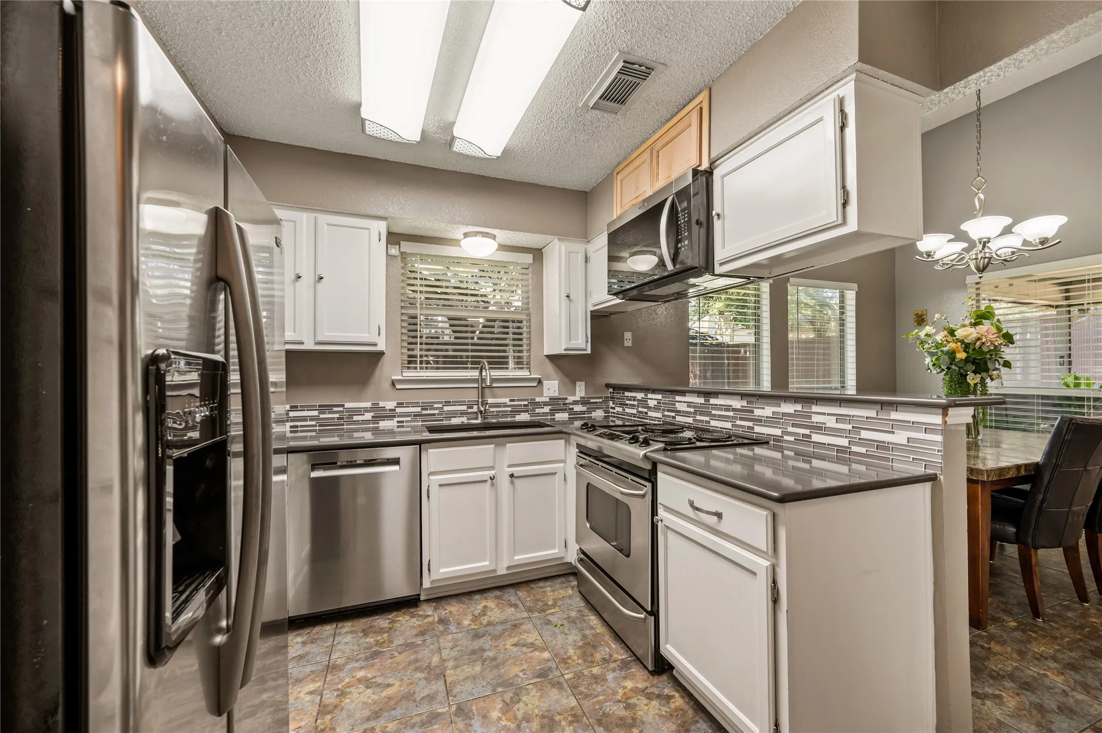 Single Family Residence For Sale in Tarrant County , 8809 Tyne Trail, Fort Worth, Texas 76118, 3 Bedroom, 3 Bathroom, 2 Garage spaces, 1,555 Sqft, built in 1986, mls#21394151, Real Estate Agent in Fort Worth, Homes For Sale in Tarrant county, Homes For Sale in Fort Worth, Realtor in Fort Worth Texas, Real Estate Brokerage Independent Realty Texas, Luminita Cordes Realtor