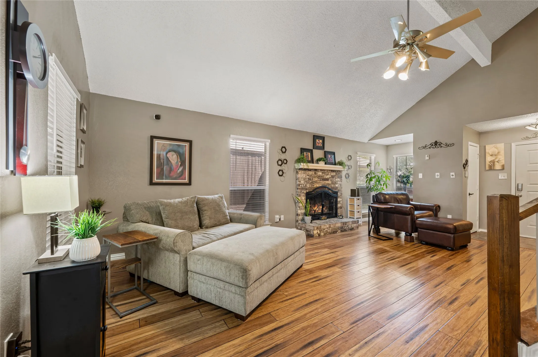 Single Family Residence For Sale in Tarrant County , 8809 Tyne Trail, Fort Worth, Texas 76118, 3 Bedroom, 3 Bathroom, 2 Garage spaces, 1,555 Sqft, built in 1986, mls#21394151, Real Estate Agent in Fort Worth, Homes For Sale in Tarrant county, Homes For Sale in Fort Worth, Realtor in Fort Worth Texas, Real Estate Brokerage Independent Realty Texas, Luminita Cordes Realtor
