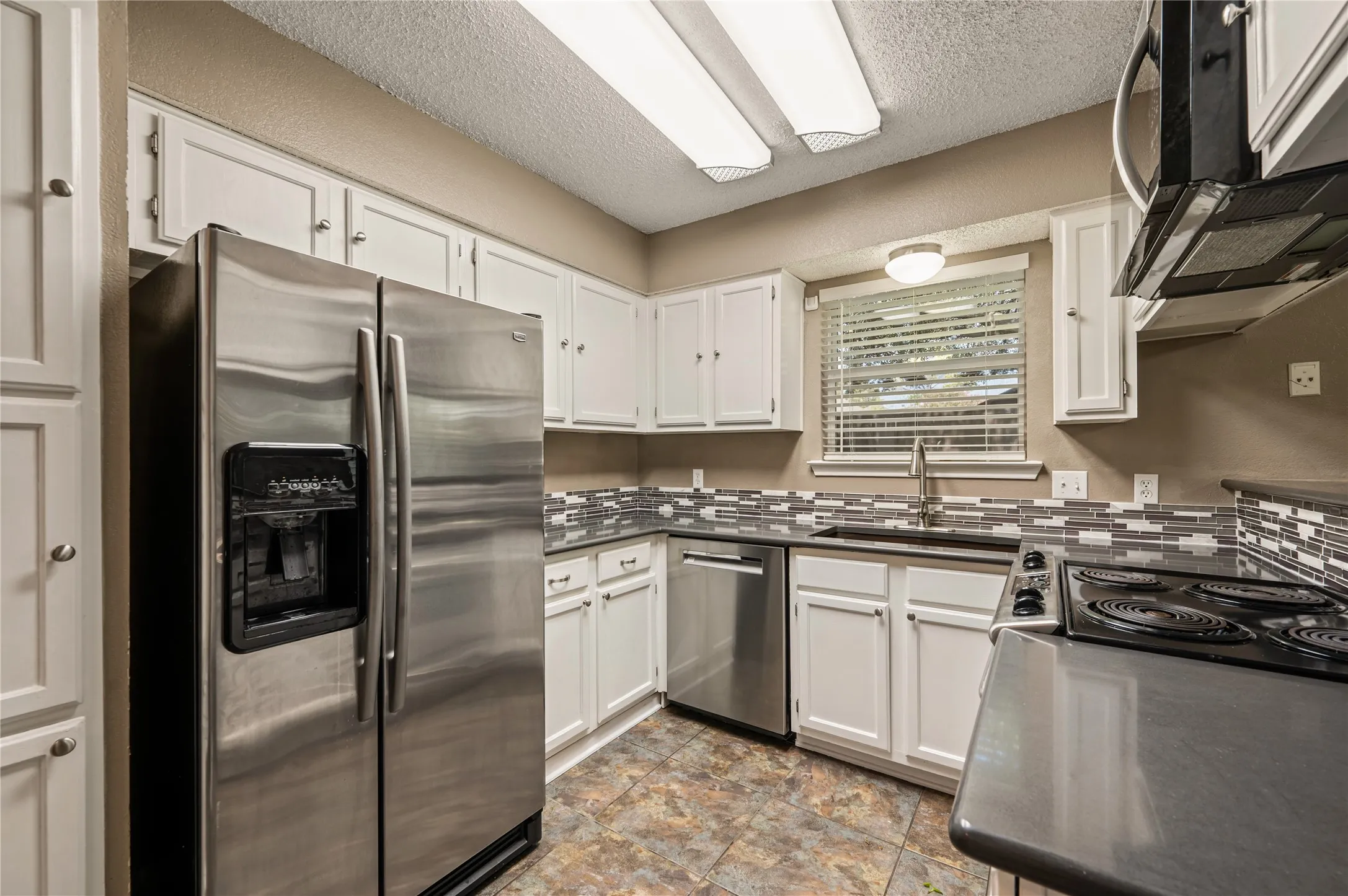 Single Family Residence For Sale in Tarrant County , 8809 Tyne Trail, Fort Worth, Texas 76118, 3 Bedroom, 3 Bathroom, 2 Garage spaces, 1,555 Sqft, built in 1986, mls#21394151, Real Estate Agent in Fort Worth, Homes For Sale in Tarrant county, Homes For Sale in Fort Worth, Realtor in Fort Worth Texas, Real Estate Brokerage Independent Realty Texas, Luminita Cordes Realtor