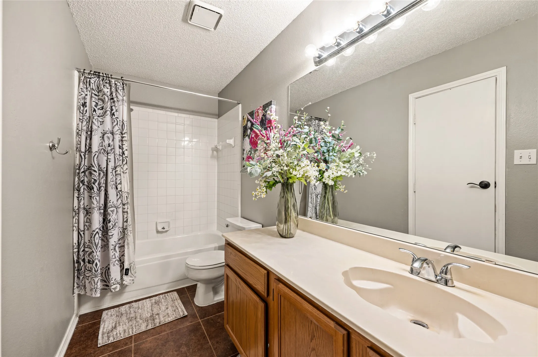 Single Family Residence For Sale in Tarrant County , 8809 Tyne Trail, Fort Worth, Texas 76118, 3 Bedroom, 3 Bathroom, 2 Garage spaces, 1,555 Sqft, built in 1986, mls#21394151, Real Estate Agent in Fort Worth, Homes For Sale in Tarrant county, Homes For Sale in Fort Worth, Realtor in Fort Worth Texas, Real Estate Brokerage Independent Realty Texas, Luminita Cordes Realtor
