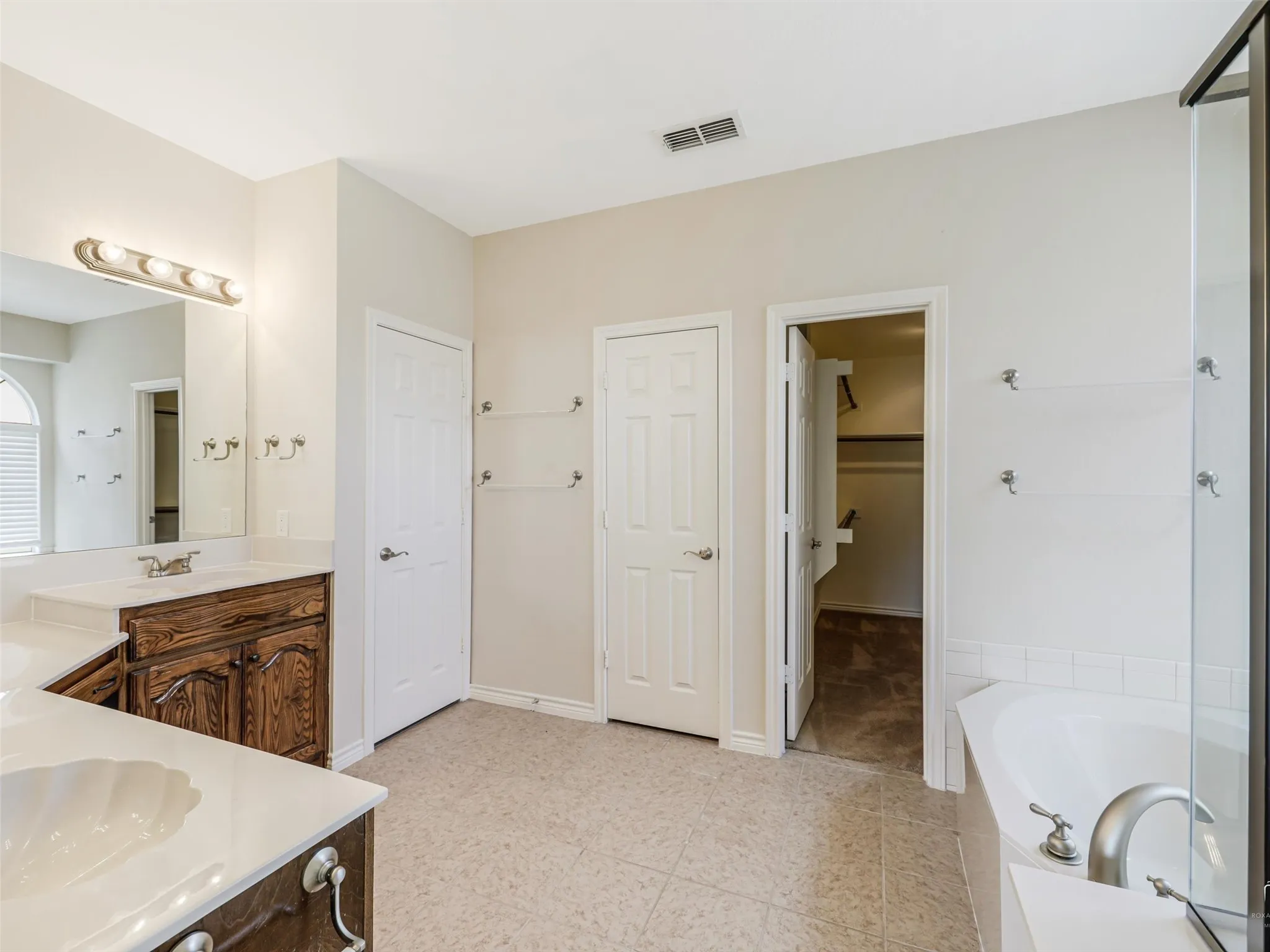 Single Family Residence For Sale in Collin County , 513 Tarpan Trail, Celina, Texas 75009, 5 Bedroom, 4 Bathroom, 3 Garage spaces, 3,529 Sqft, built in 2007, mls#21392725, Real Estate Agent in Celina, Homes For Sale in Collin county, Homes For Sale in Celina, Realtor in Celina Texas, Real Estate Brokerage Independent Realty Texas, Luminita Cordes Realtor