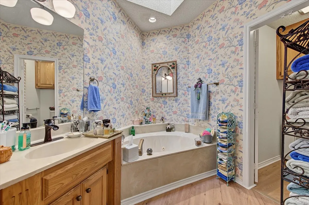 Single Family Residence For Sale in Tarrant County , 1300 Oak Harbor Boulevard, Azle, Texas 76020, 3 Bedroom, 2 Bathroom, 2 Garage spaces, 1,920 Sqft, built in 1987, mls#21394559, Real Estate Agent in Azle, Homes For Sale in Tarrant county, Homes For Sale in Azle, Realtor in Azle Texas, Real Estate Brokerage Independent Realty Texas, Luminita Cordes Realtor