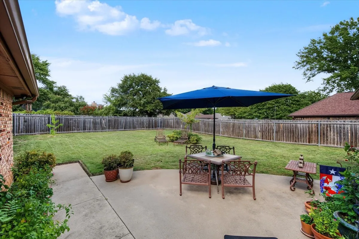 Single Family Residence For Sale in Tarrant County , 1300 Oak Harbor Boulevard, Azle, Texas 76020, 3 Bedroom, 2 Bathroom, 2 Garage spaces, 1,920 Sqft, built in 1987, mls#21394559, Real Estate Agent in Azle, Homes For Sale in Tarrant county, Homes For Sale in Azle, Realtor in Azle Texas, Real Estate Brokerage Independent Realty Texas, Luminita Cordes Realtor